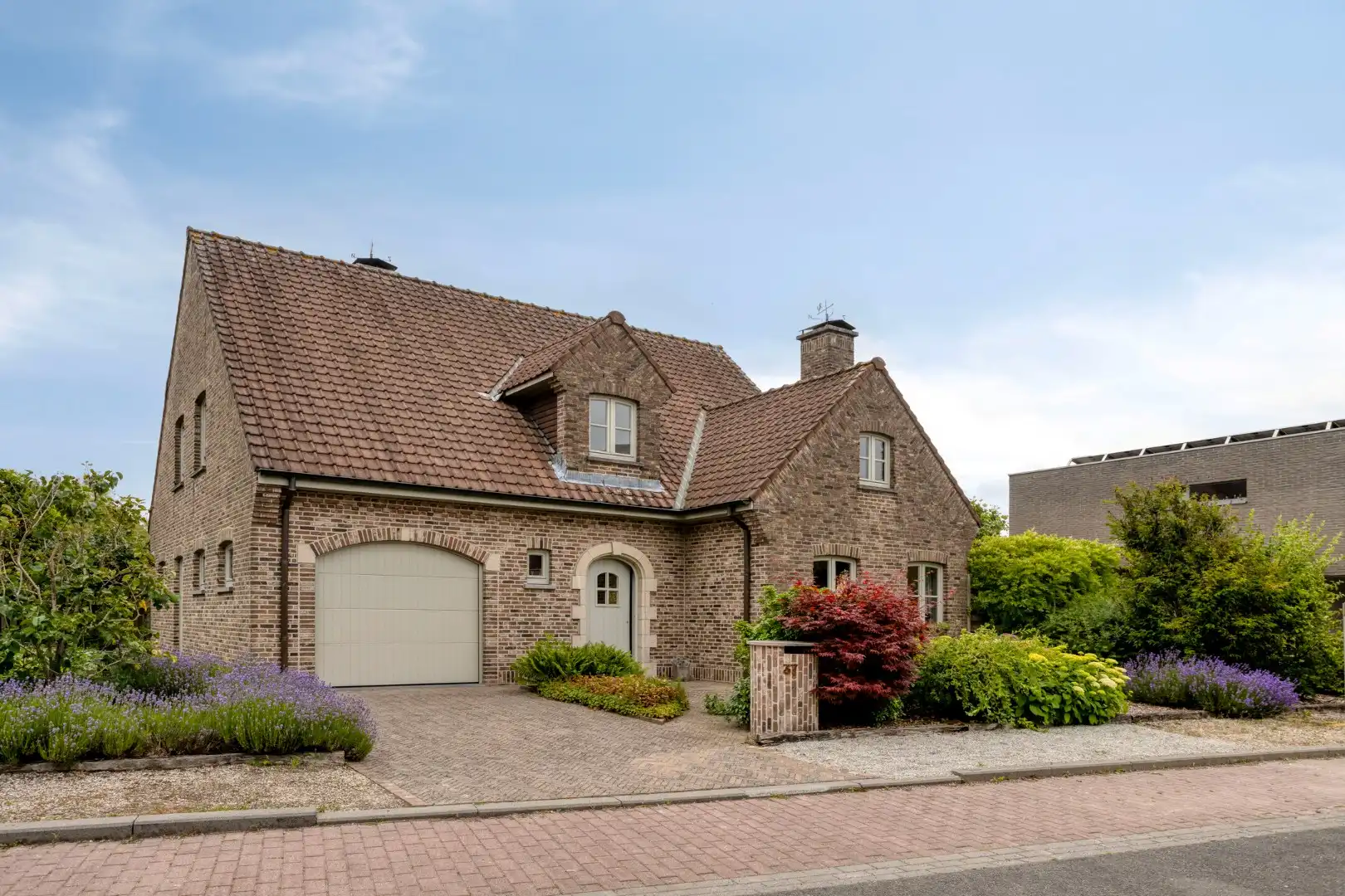 Prachtige, uiterst verzorgde villa met oogverblindende tuin op 903 m2! foto 2