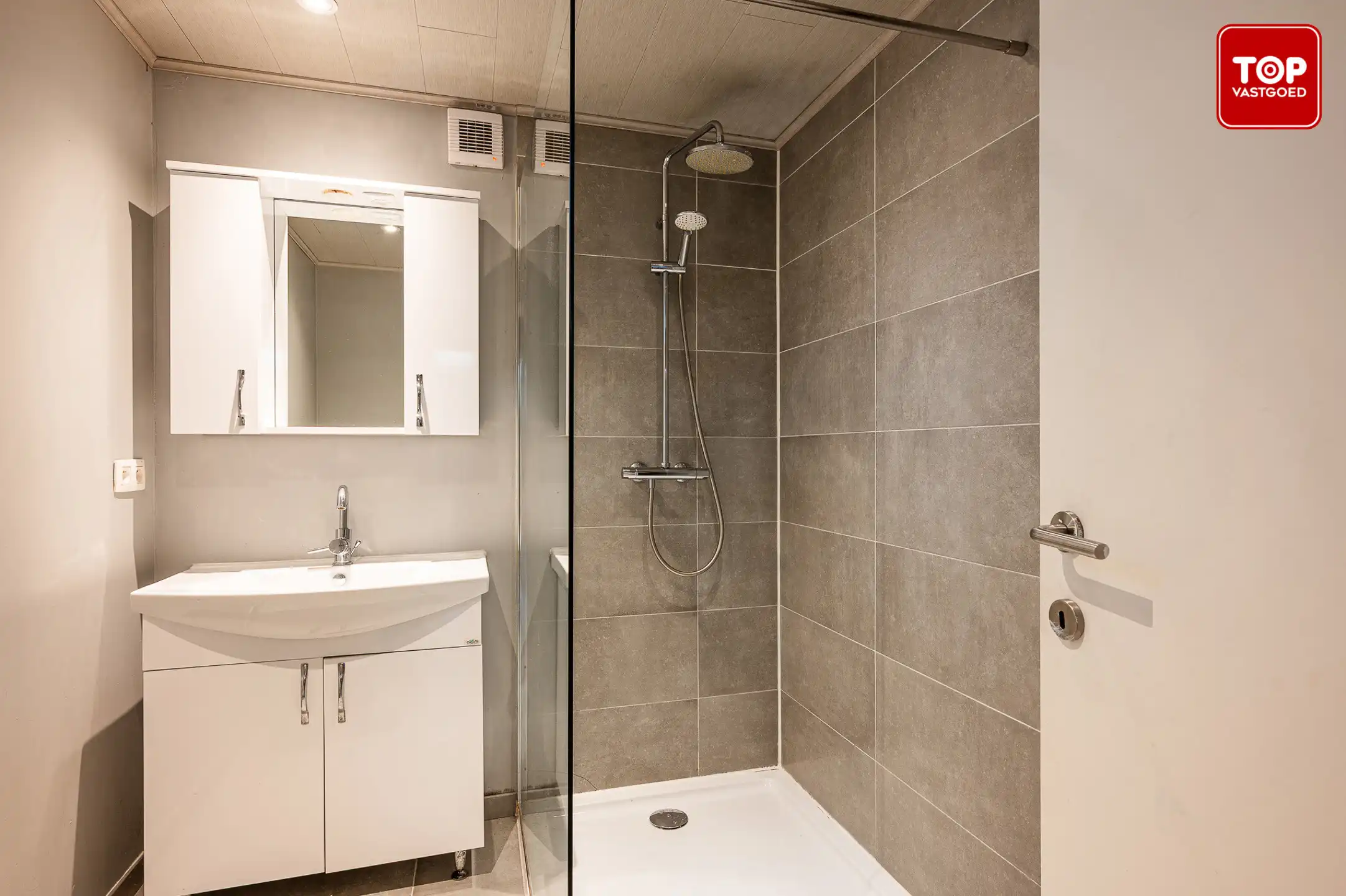 Charmante woning dichtbij centrum Waarschoot foto 12