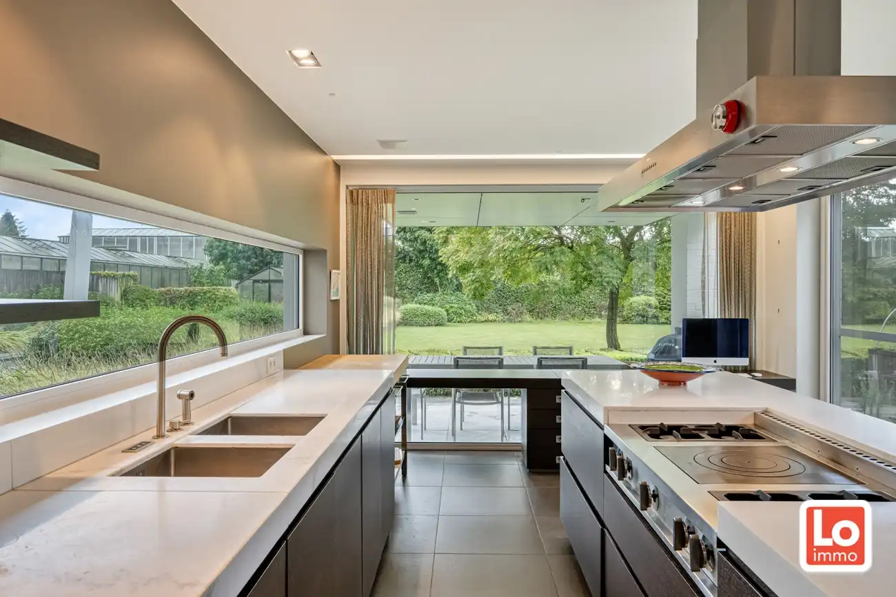 IN OPTIE! Mooie villa met prachtige tuin en zwembad foto 3