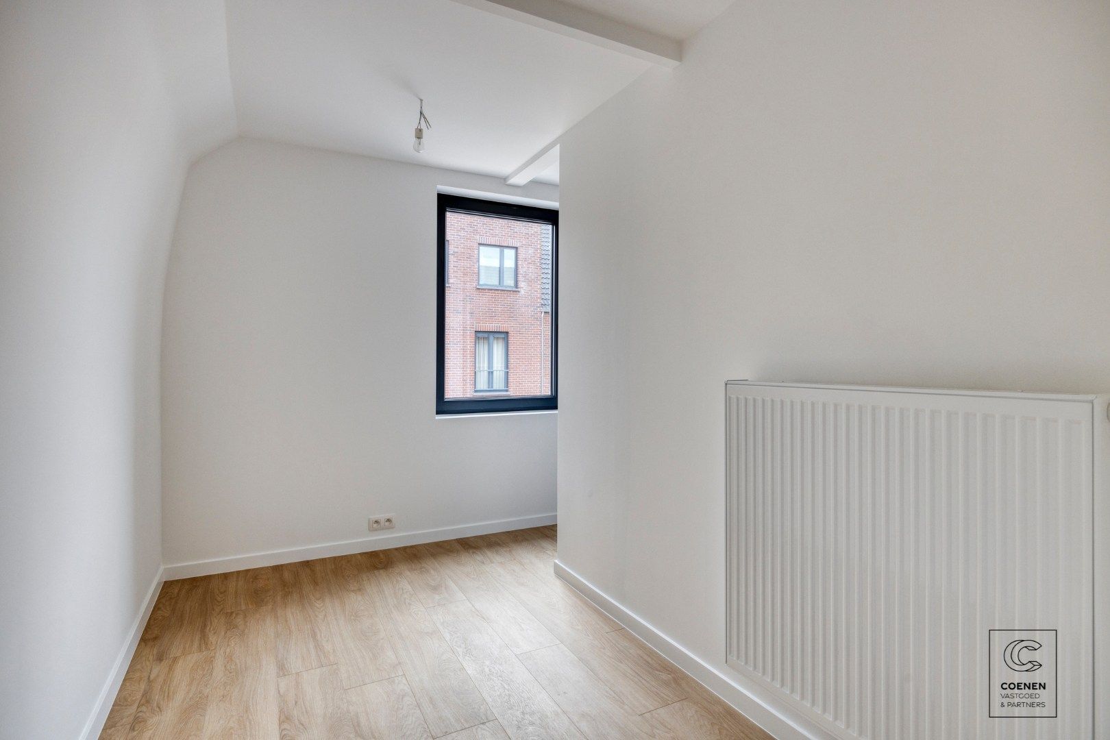 Prachtig, grondig gerenoveerde HOB met twee slaapkamers op een centrale ligging te Brasschaat!  foto 13