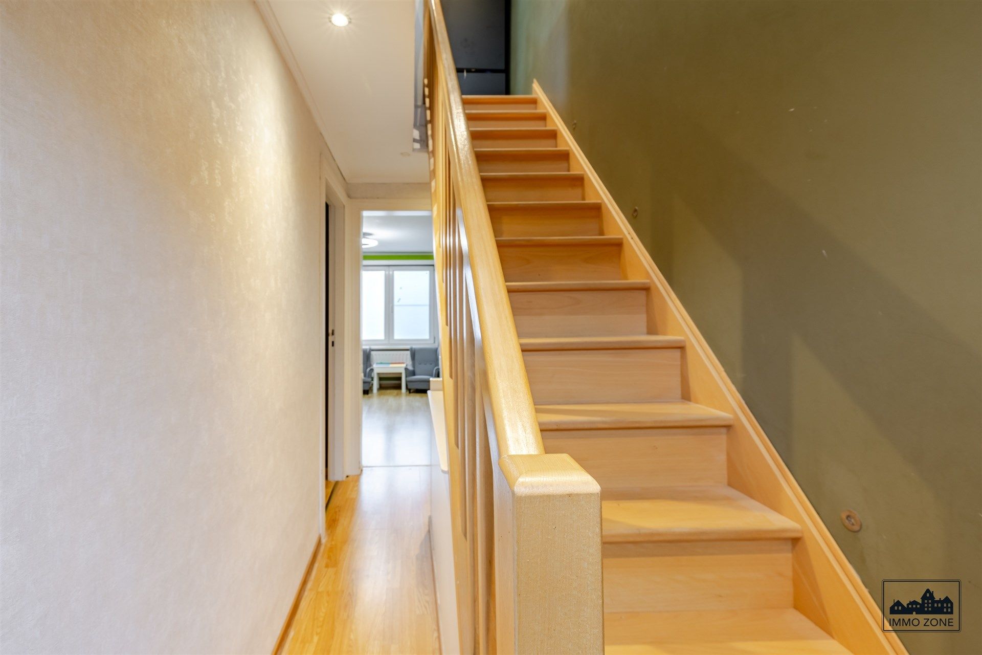 Ruime 4-Slaapkamer Woning in Ruisbroek foto 9