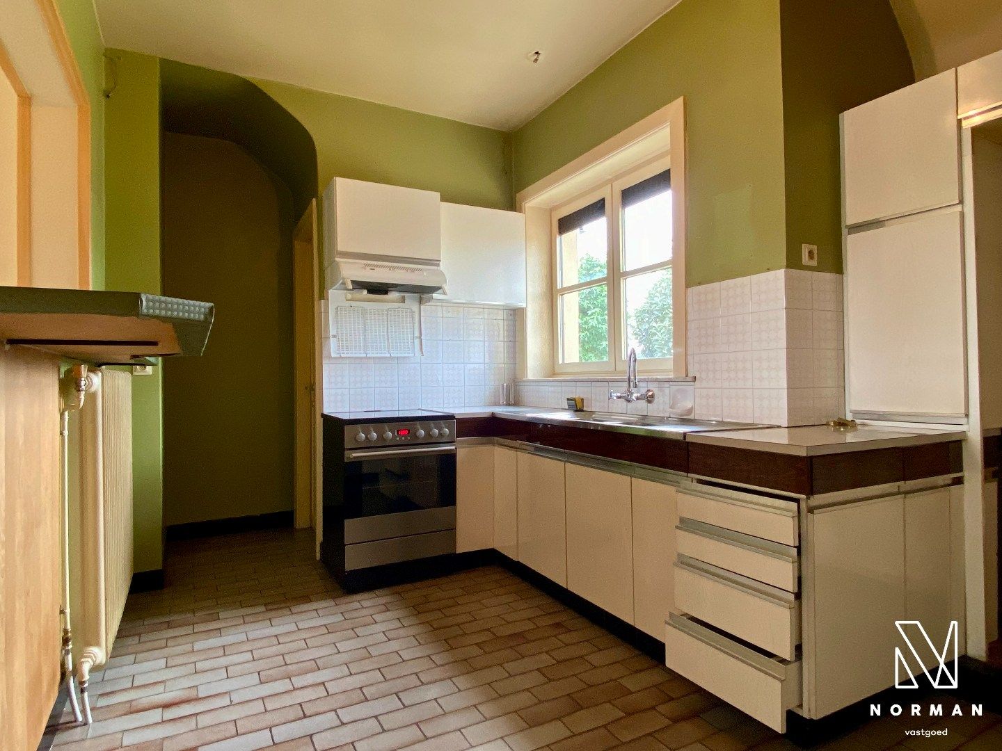 Landelijk gelegen villa met 5 slaapkamers, dubbele garage en een zee van ruimte foto 4