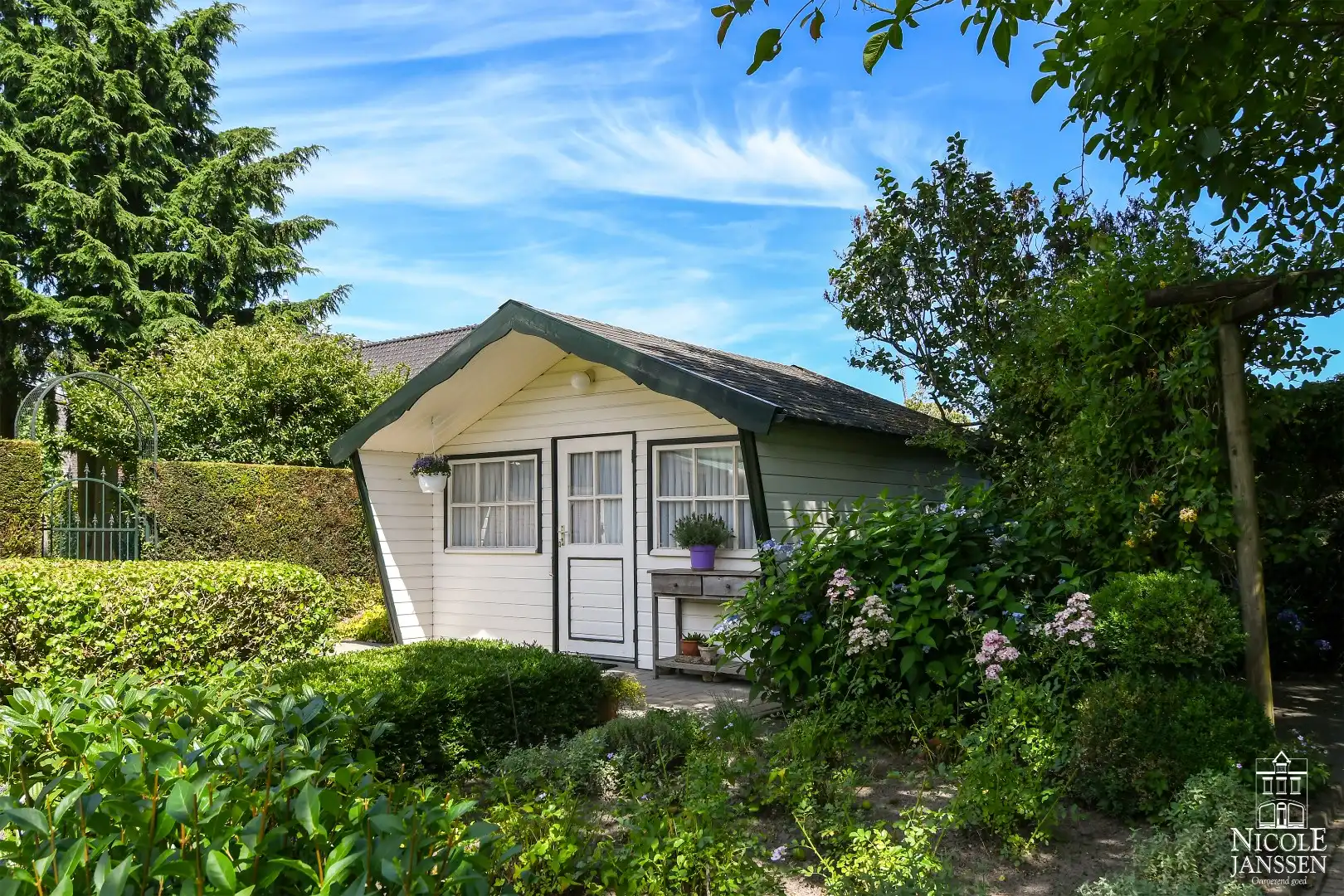 Stijlvol en ruim ingedeeld landhuis met grote tuin in het centrum foto 32