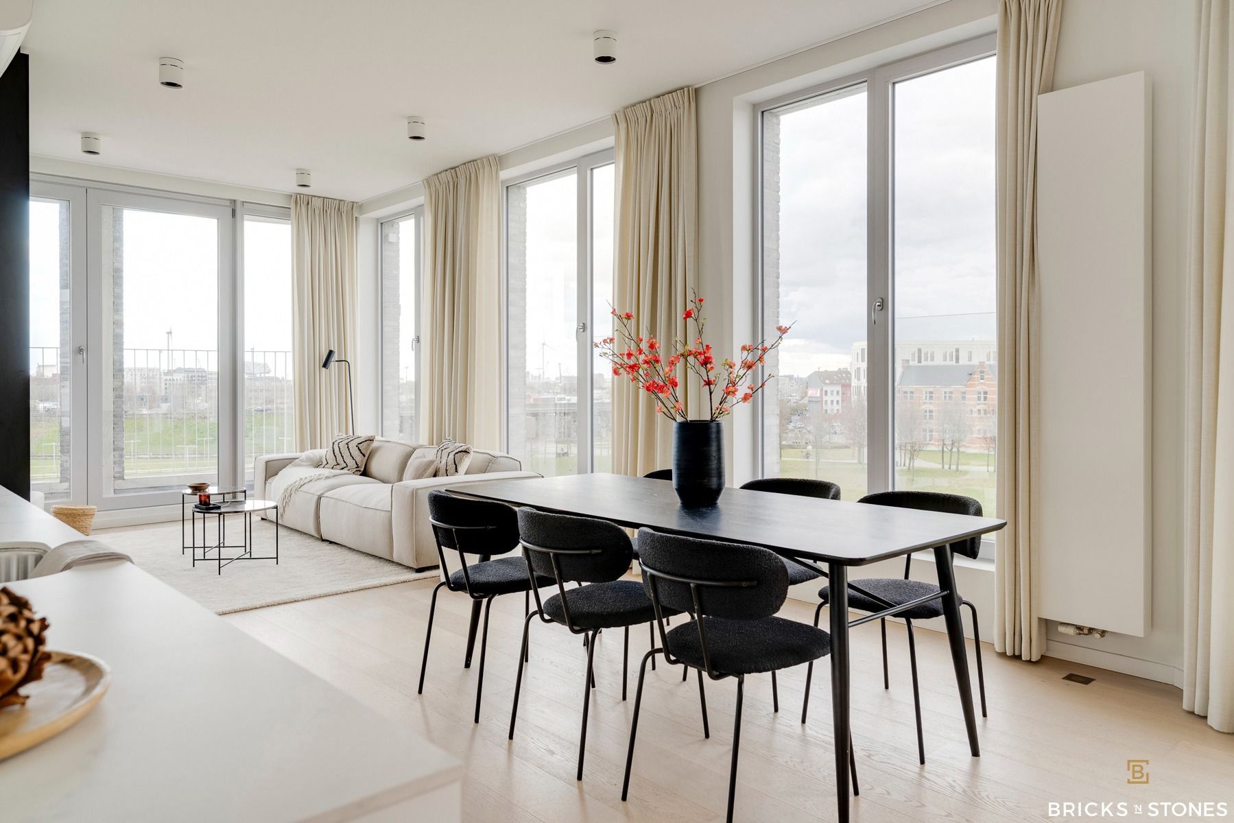 Prachtige city penthouse met 2 slaapkamers, terras en parking foto {{pictureIndex}}