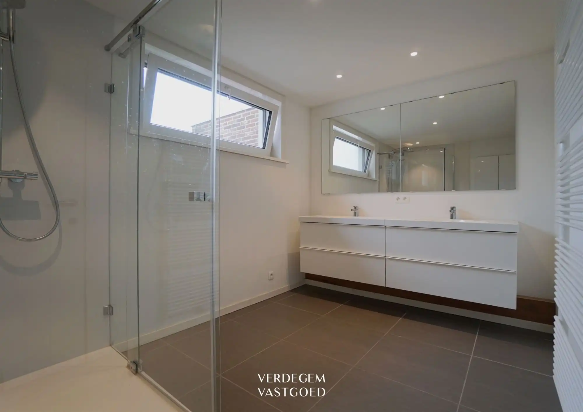 Instapklaar duplexappartement met karaktervolle leefruimte en 2 slaapkamers foto 7