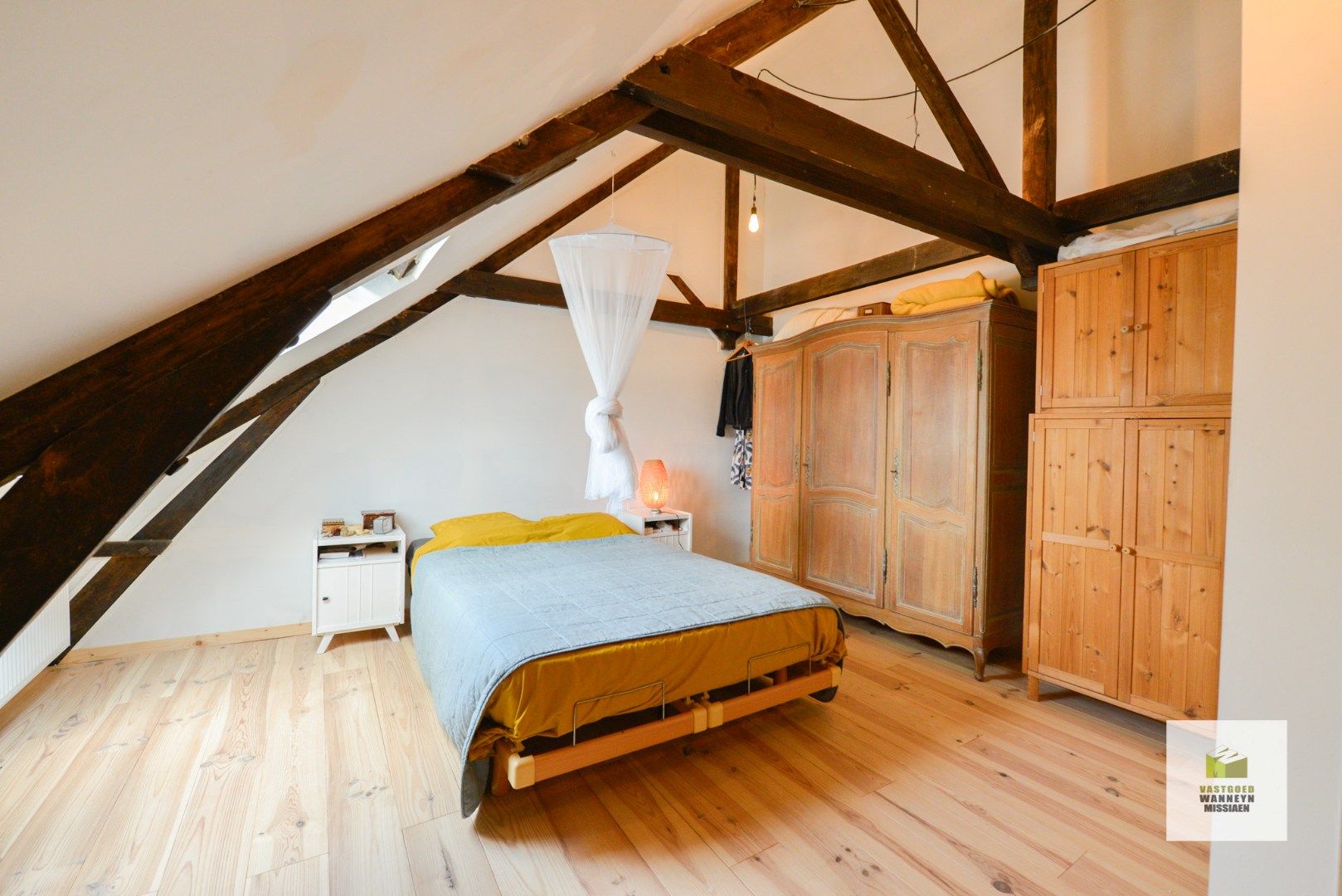 Gerenoveerde handelszaak met ruime woning en gezellige stadstuin te centrum Roeselare foto 26