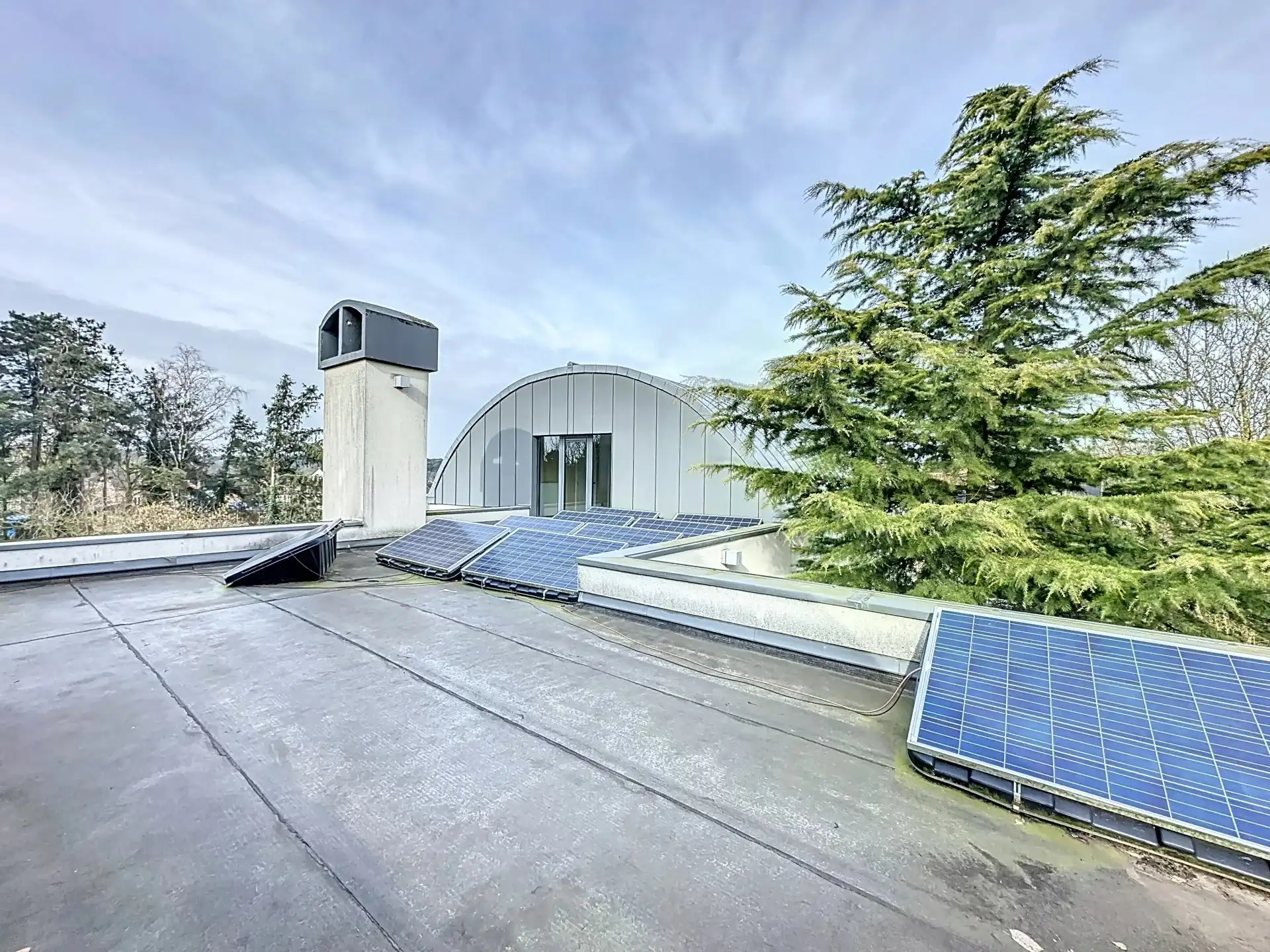 Unieke moderne woning met een dubbele bestemming op een perceel van 29a24ca. foto 30