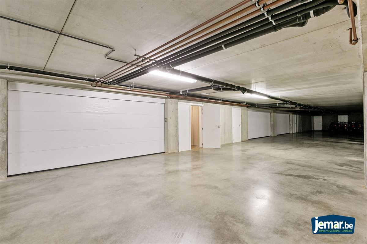 Exclusief penthouse met 3 slaapkamers, 2 badkamers, 2 terrassen en dubbele inpandige garagebox in Maasmechelen! foto 20