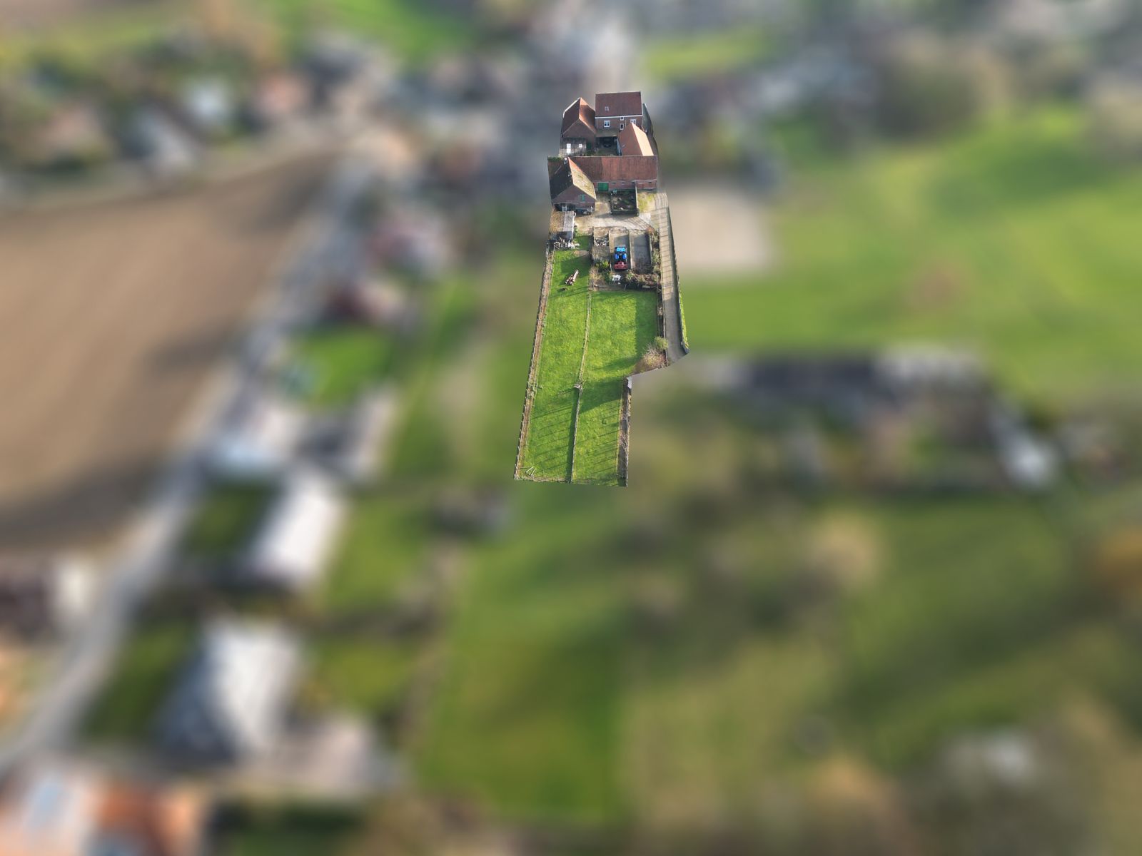 Hoofdfoto van de publicatie: Indrukwekkende vierkantshoeve!