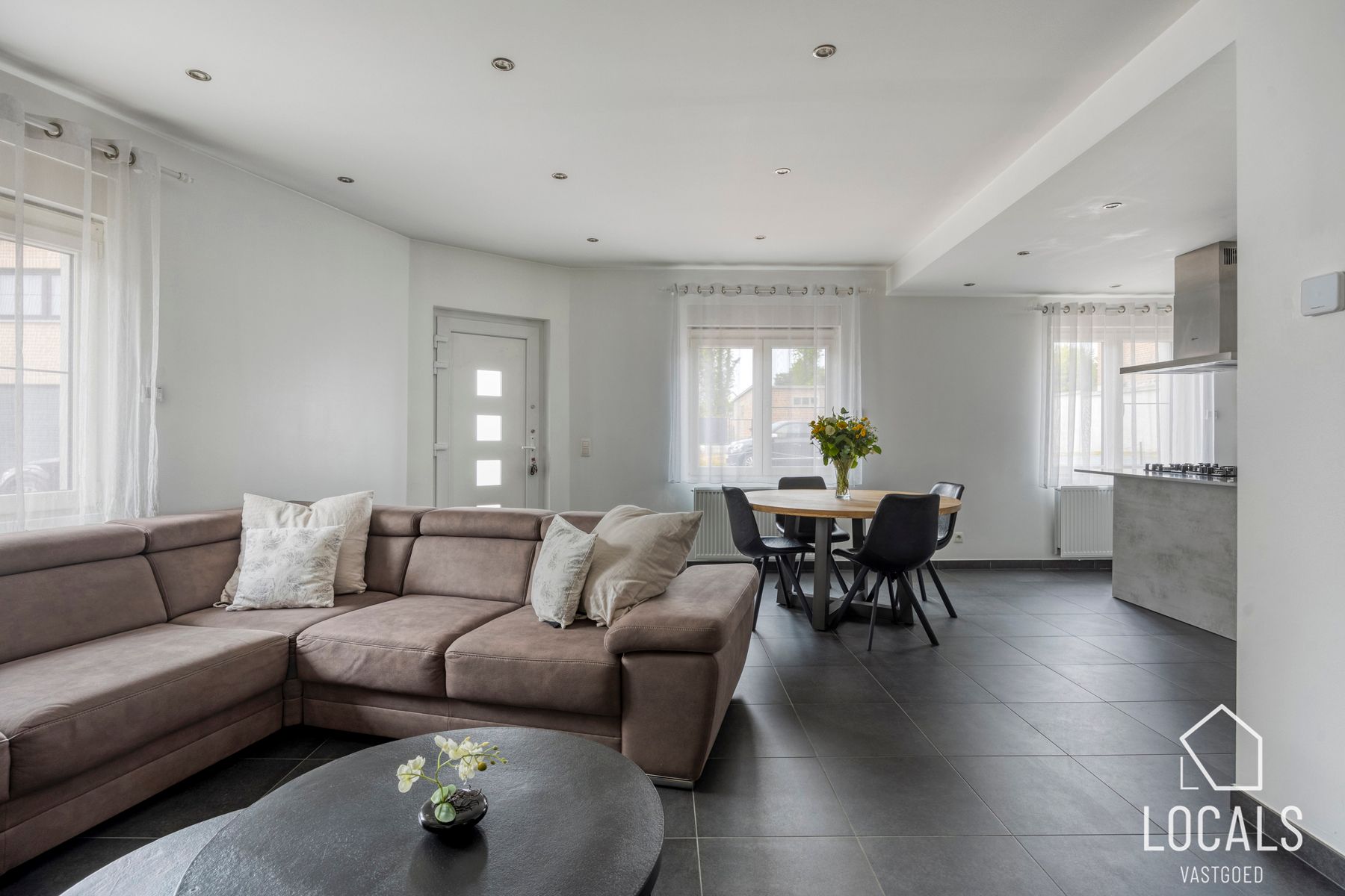 Instapklare gezinswoning te koop in hartje Denderleeuw foto 4