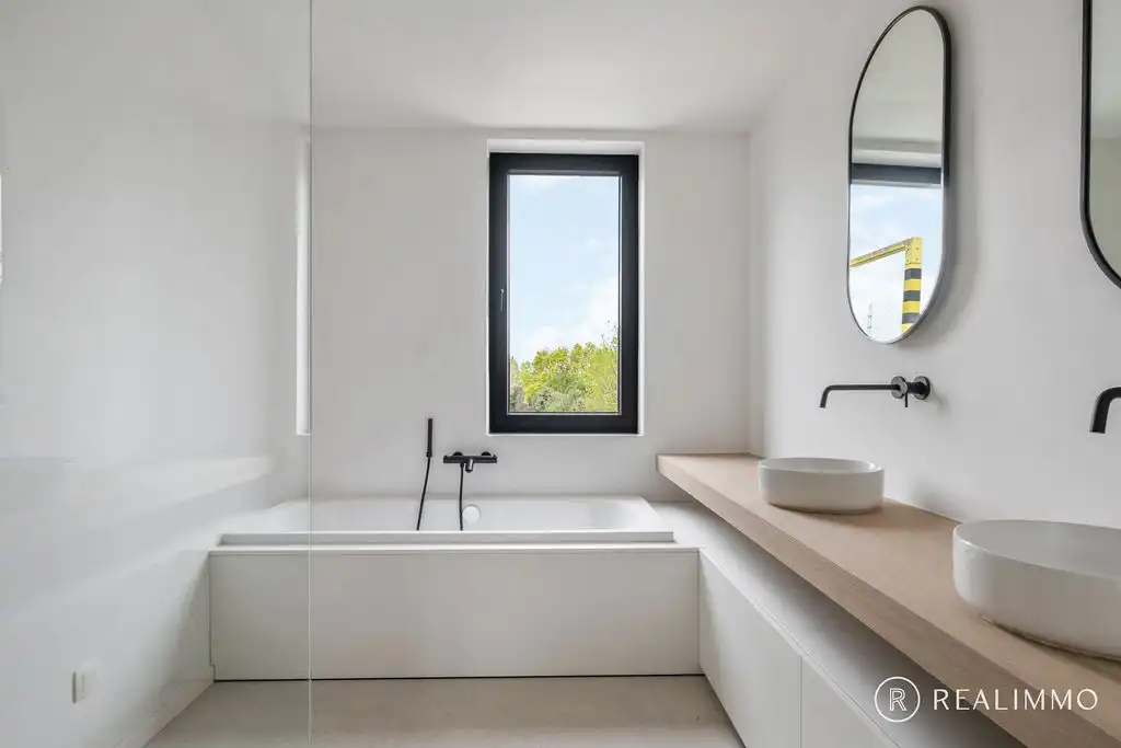 Instapklaar & stijlvol wonen met aangelegde tuin, oprit én terras! foto 10