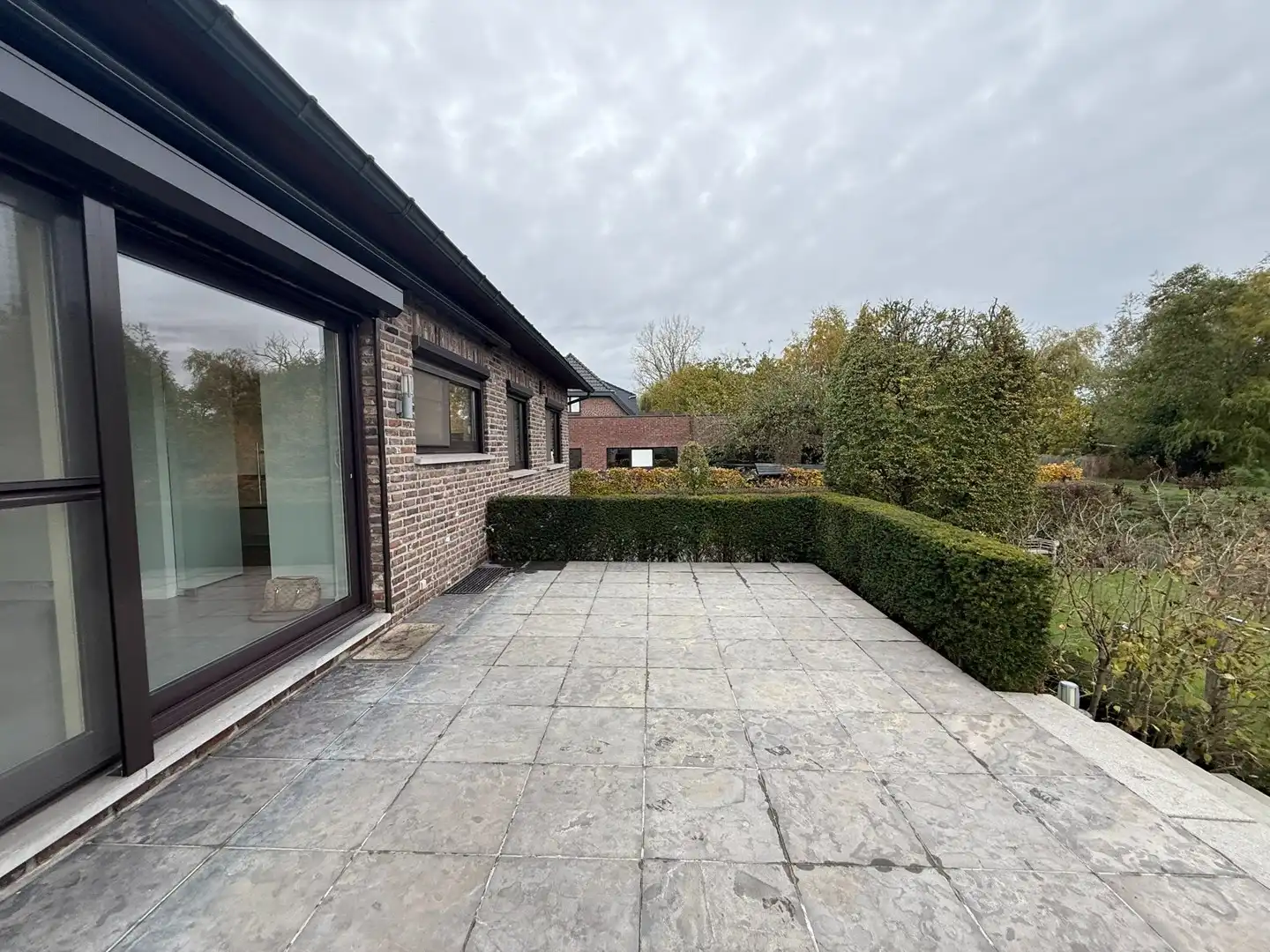 Gezellige instapklare woning met 3 slaapkamers en ruime tuin met prachtig zicht te Pelt. foto 25