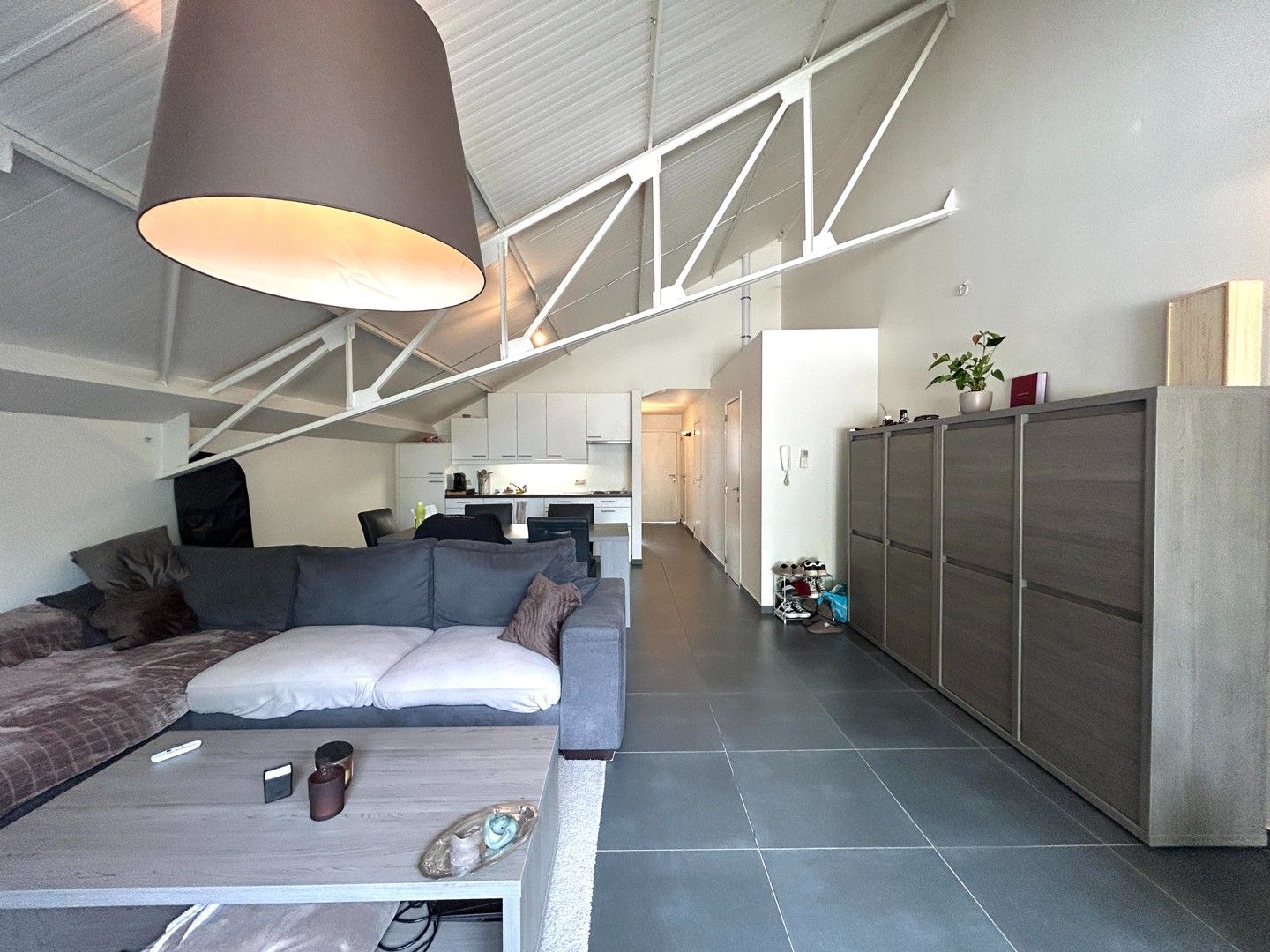 Instapklaar appartement nabij centrum Oostrozebeke! foto 2