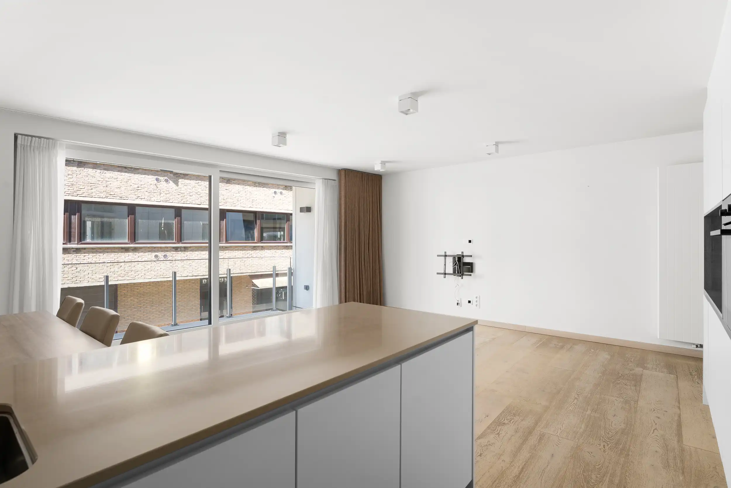 Instapklaar 2-slpk app. met terras vlak bij zee foto 6