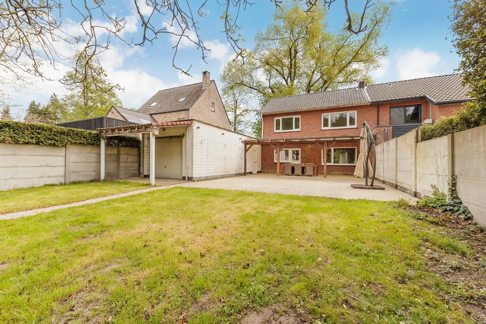 Ruime, lichte woning met garage & oprit op centrale ligging foto 4