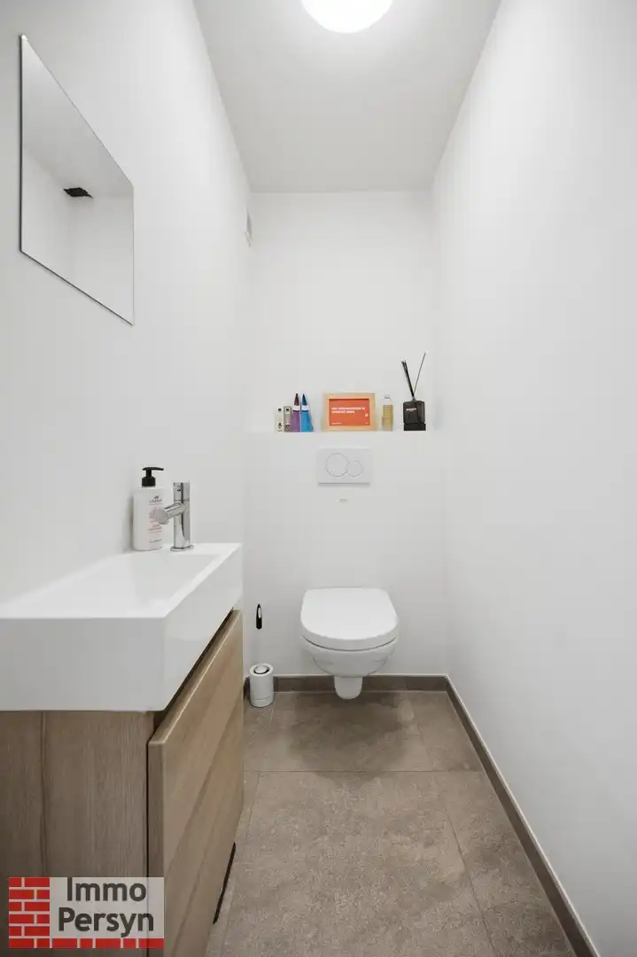 Unieke investeringskans: Handelspand met appartement foto 9