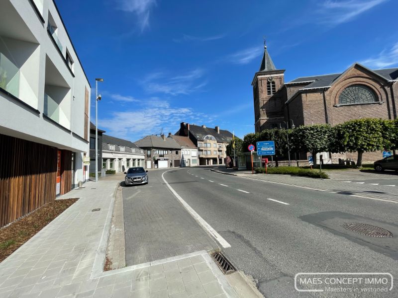 Handelspand op uiterst commerciële ligging te koop in  centrum Desselgem foto 2