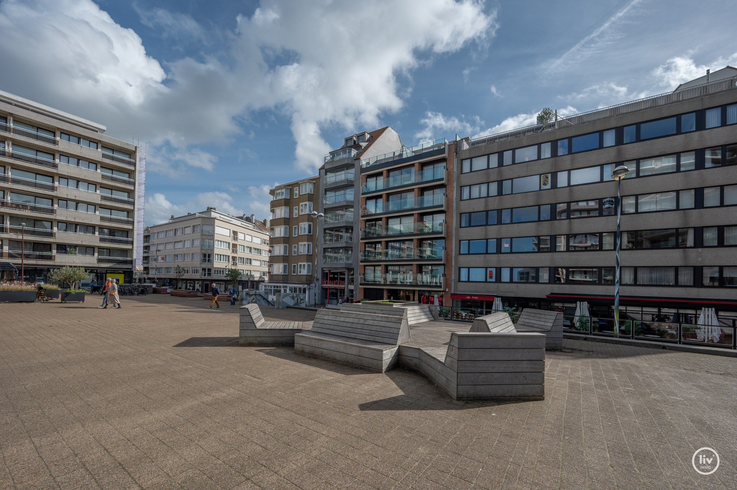 Aangenaam 2 slaapkamerappartement met frontaal ZEEzicht gelegen op het vanbunnenplein te Knokke.  foto 19