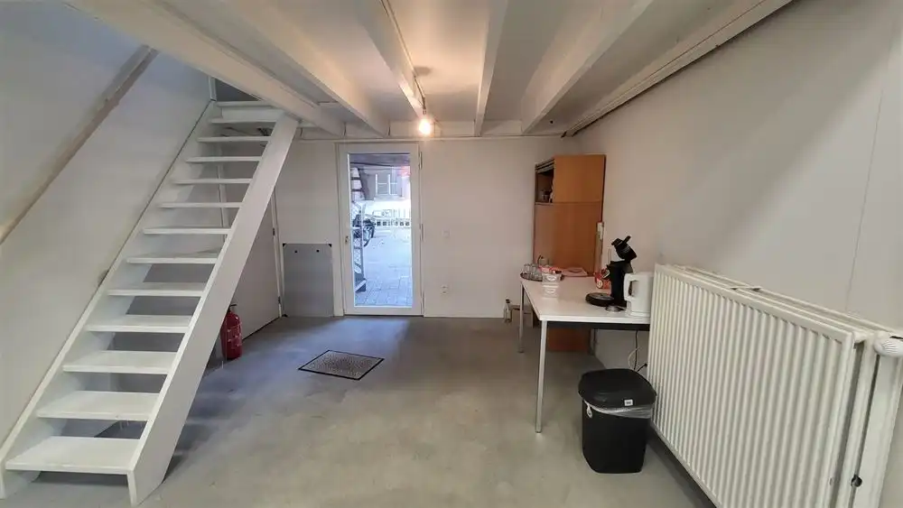 Top gelegen en ingerichte kantoor foto 14