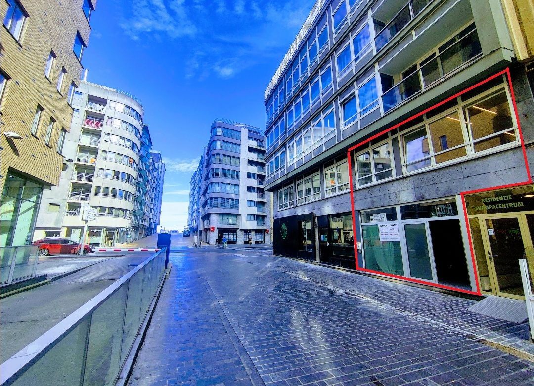 Handelspand met woonst (2-SLPK appartement) ! Hartje Oostende! foto {{pictureIndex}}