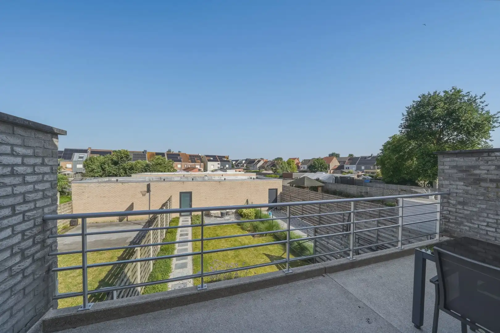 Instapklare recente woning met zeer ruime garage en tuin in Oudenburg foto 11