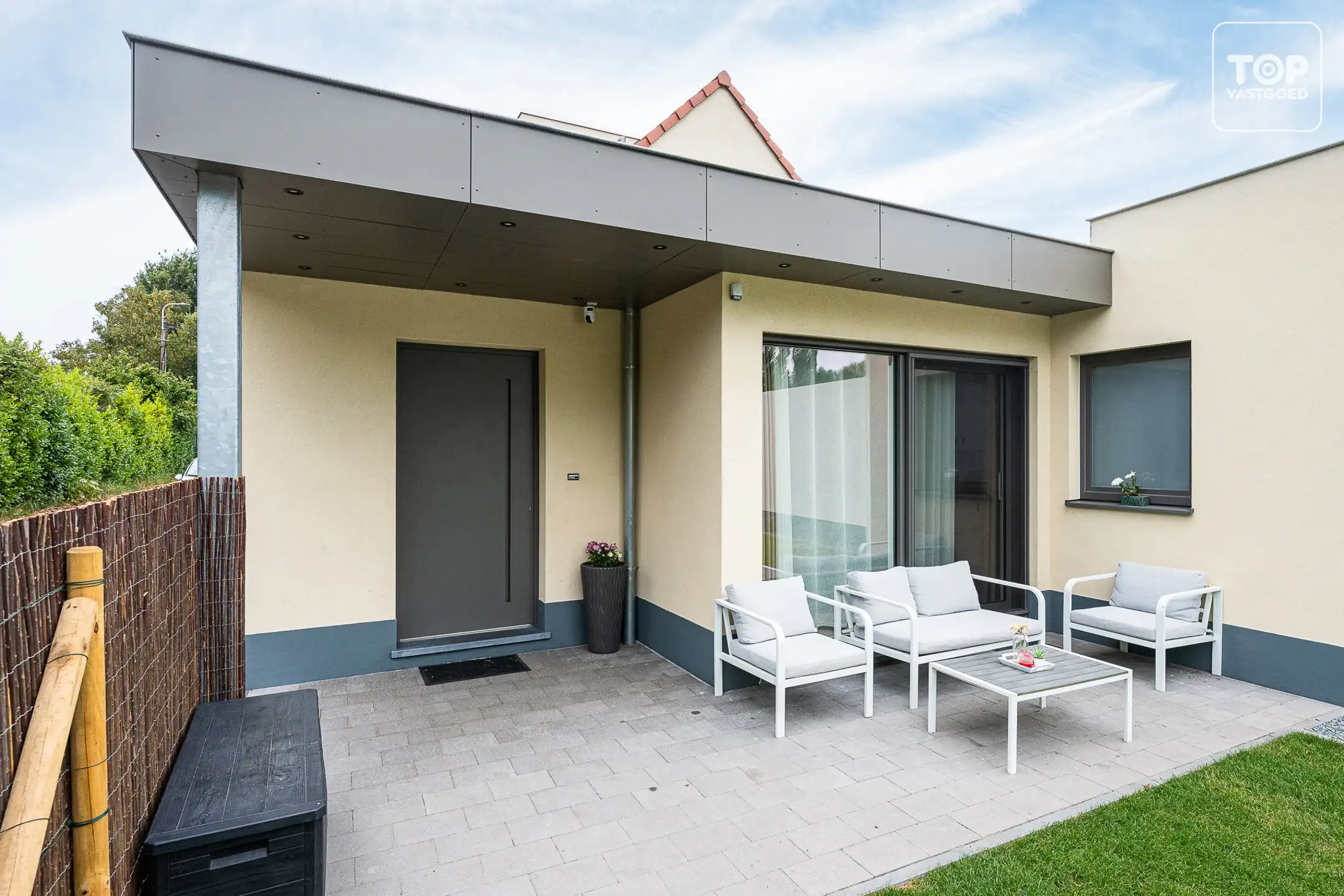 Totaal gerenoveerde woning met 3 slaapkamers, tuin en garage. foto 28