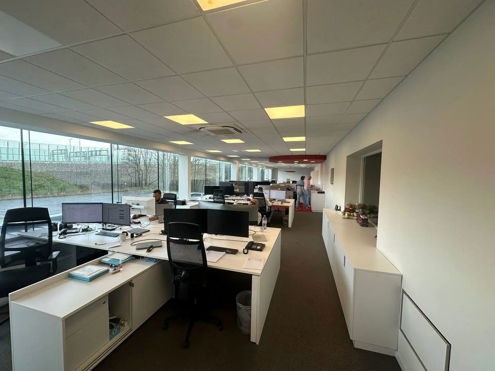 TE HUUR bedrijfssite langsheen E17  foto 4