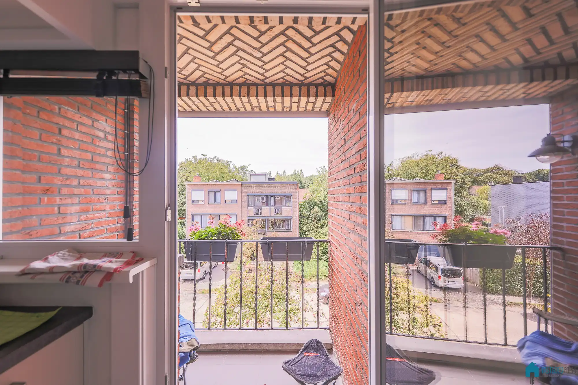 Gerenoveerd appartement met terras foto 9