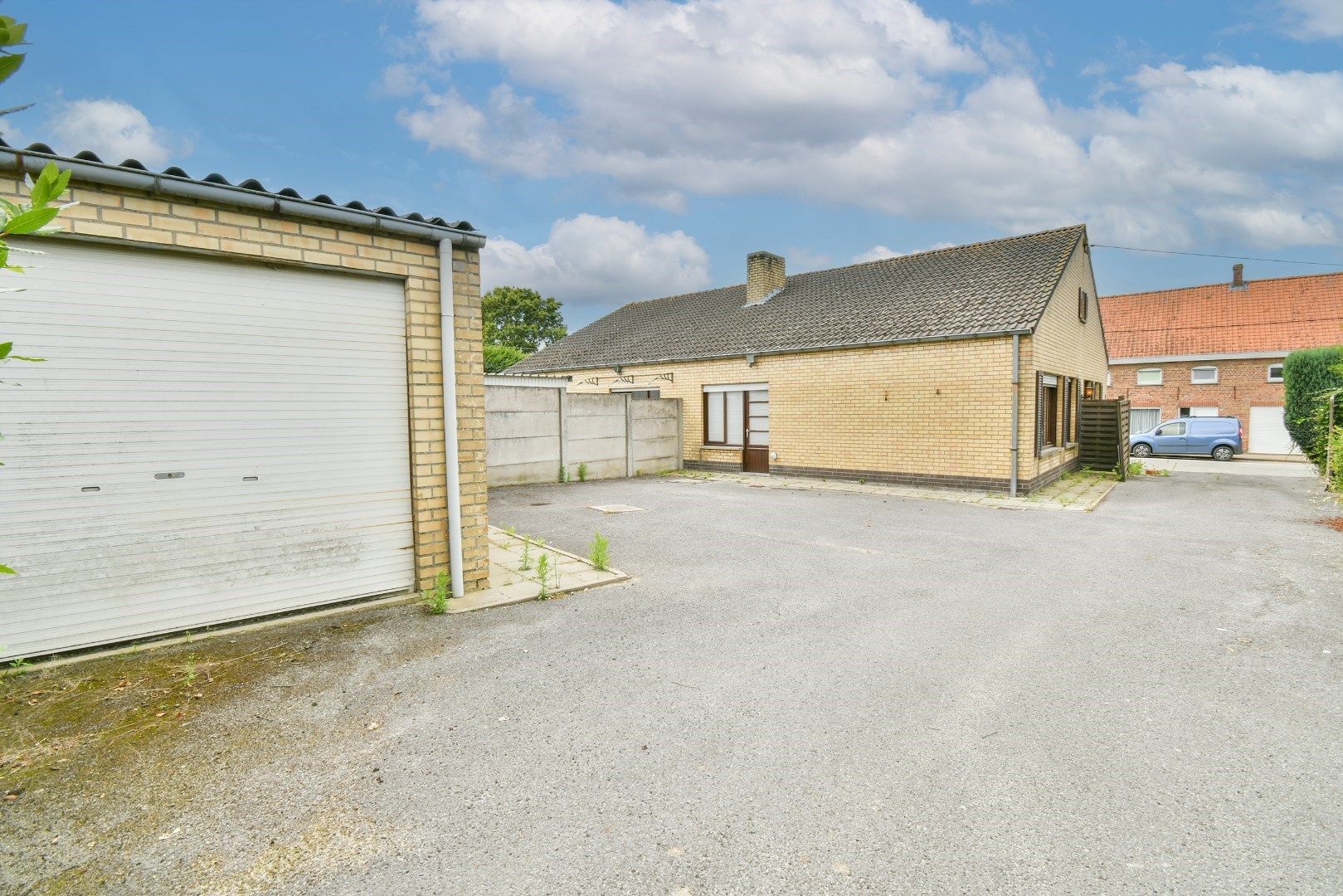 Te renoveren bungalow met drie slaapkamers in Torhout! foto 11