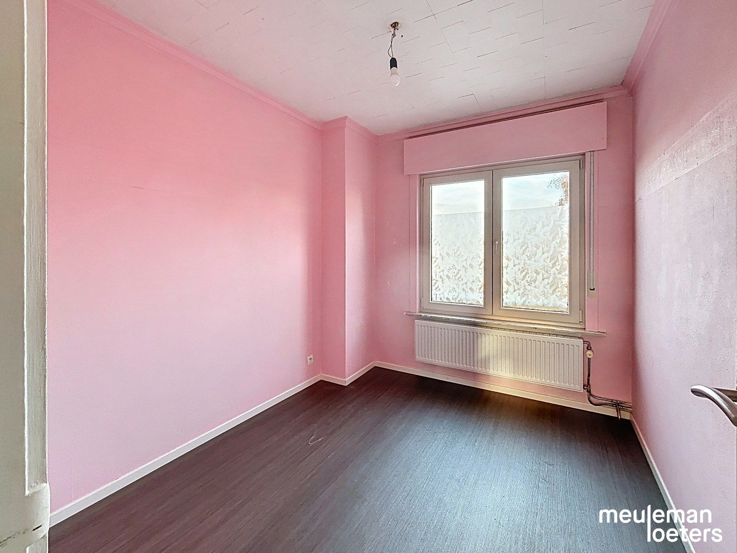 Halfopen gezinswoning met garage en tuin foto 9