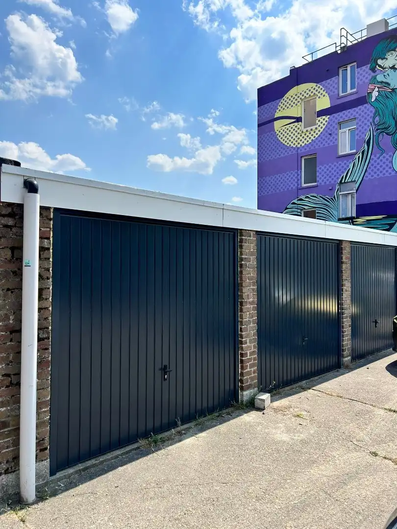 Garageboxen in hartje Mariakerke met laadmogelijkheid foto 2