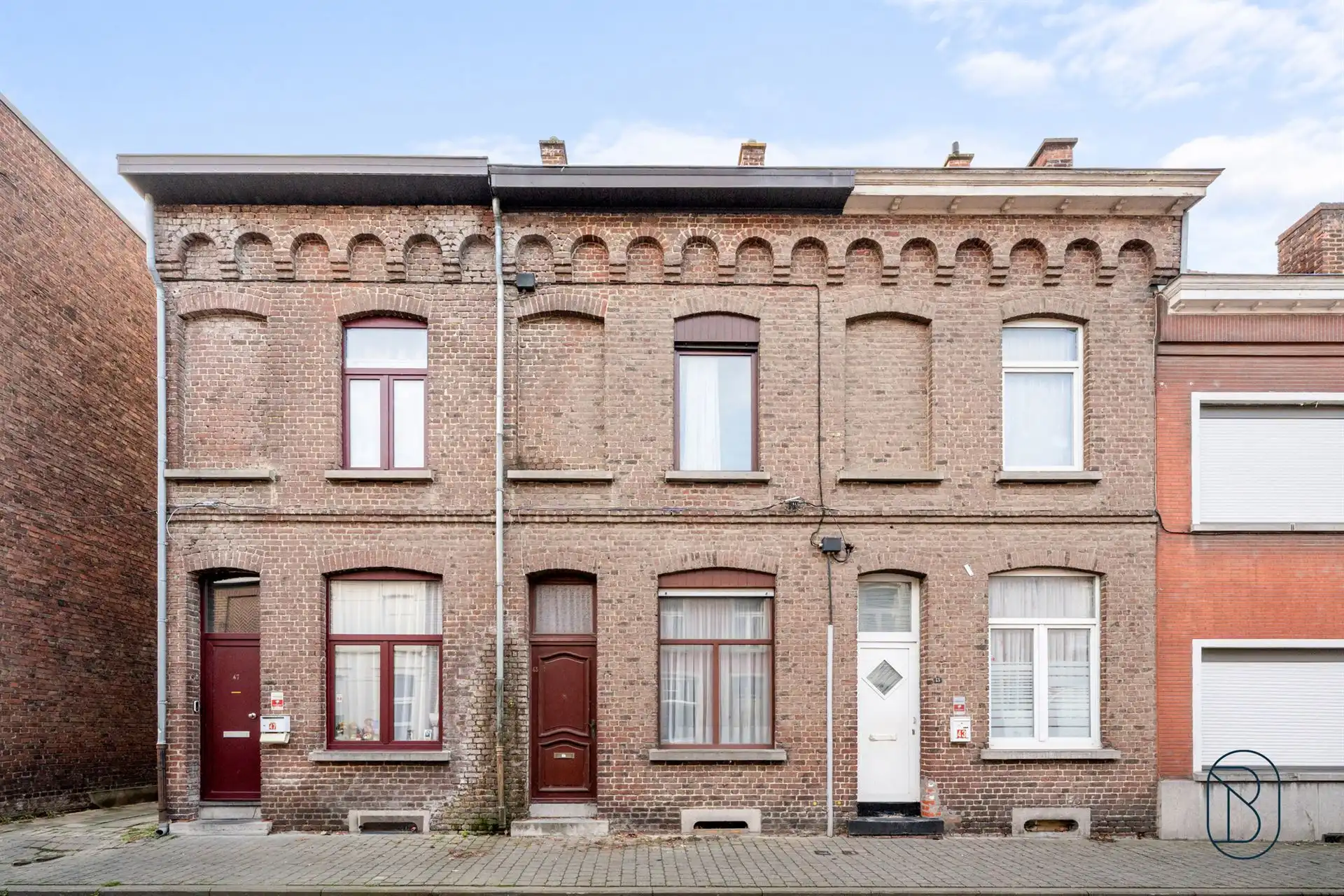 Te renoveren woning in het centrum van Ronse! foto {{pictureIndex}}