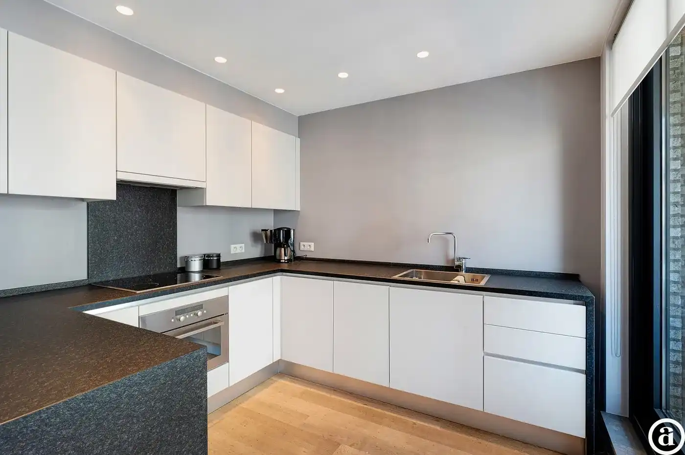 Instapklaar 2-slaapkamerappartement met terras op gegeerde locatie in Knokke foto 6