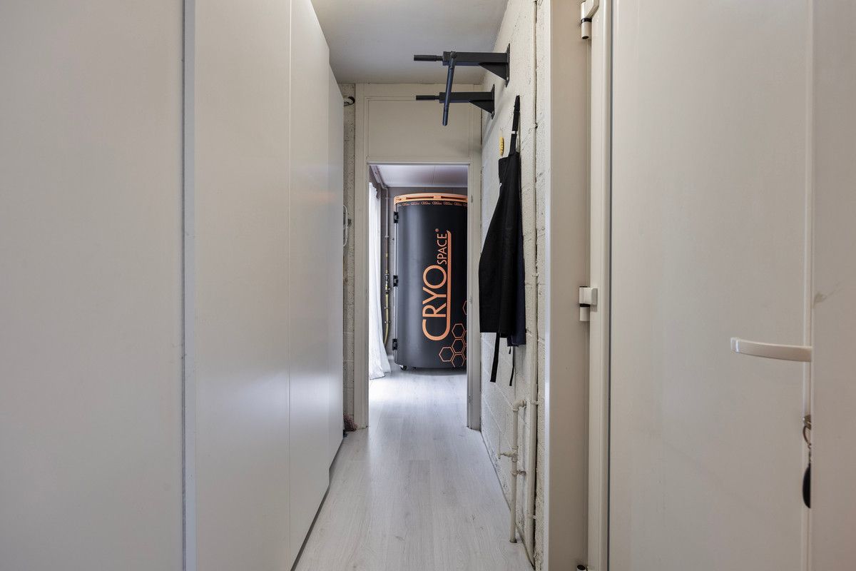 TIJDLOZE PAREL IN HET GROEN - STIJLVOL GERENOVEERDE VRIJSTAANDE WONING MET PRAKTIJK- OF BUREAURUIMTE OP RUIM PERCEEL VAN 13A31CA. foto 13