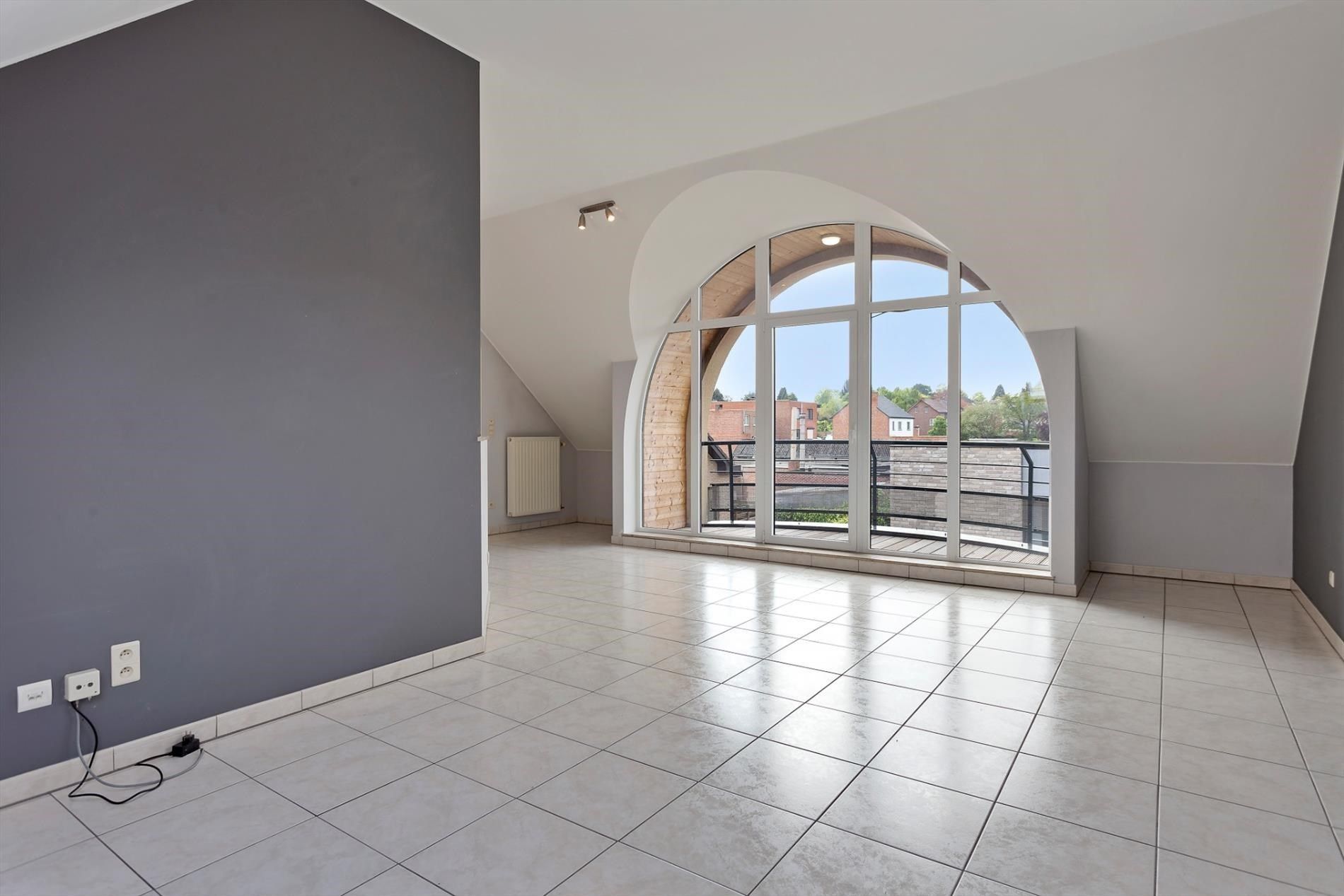 Aangenaam en luchtig appartement met 1 slaapkamer, terras & autostandplaats in ondergrondse garage in hartje Hoeselt foto 6