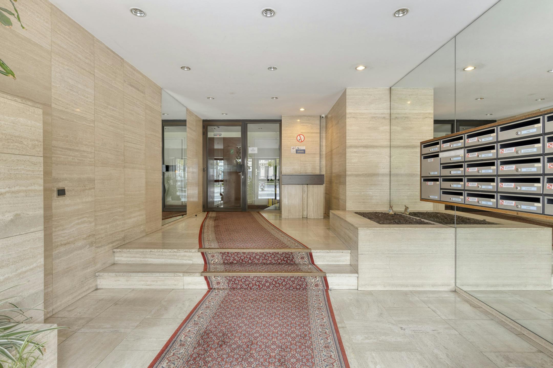 Stijlvol appartement met terras te koop Antwerpen foto 18