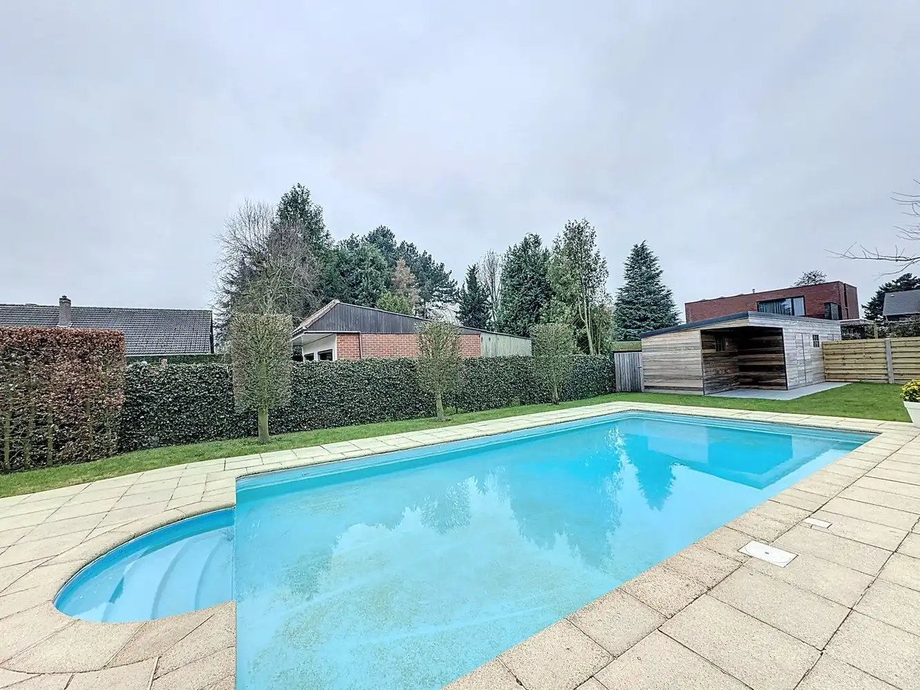Ruime villa met zwembad op een rustige locatie foto 18
