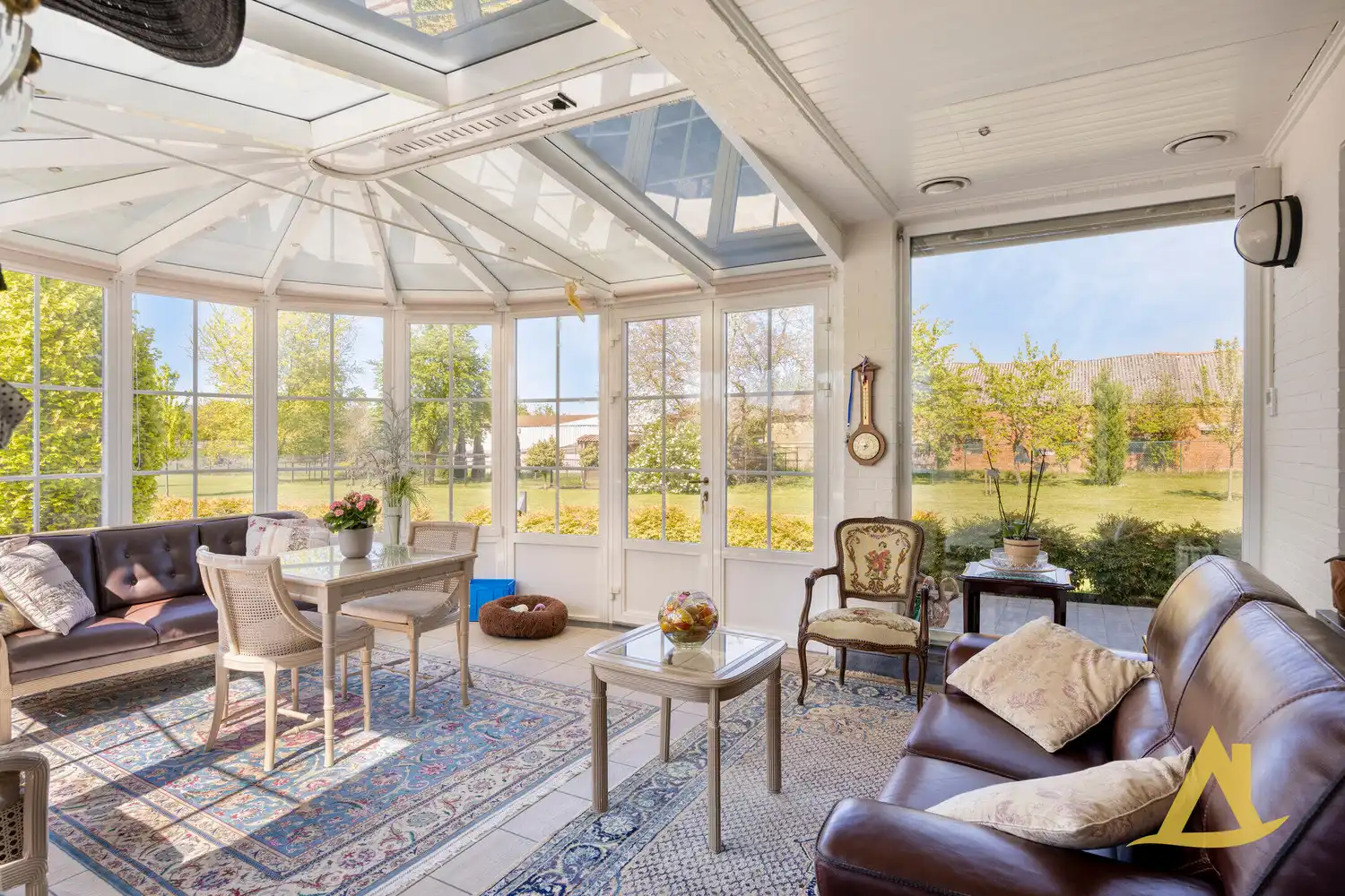 EXCLUSIEVE VILLA MET PARKTUIN EN ZWEMVIJVER OP EEN PERCEEL VAN 1HA 5A 16CA! foto 20