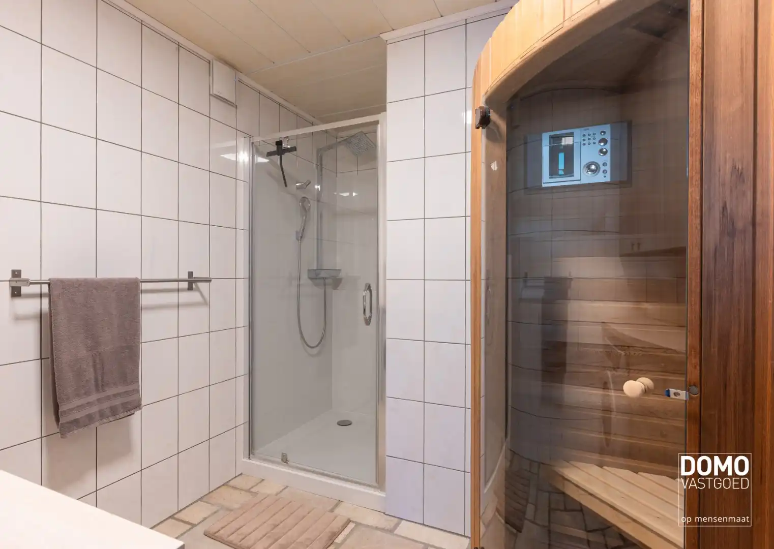 Karaktervolle en ruime gezinswoning in pastorij-/fermettestijl met prachtige tuin en 4 slaapkamers in het groene Kortessem foto 11