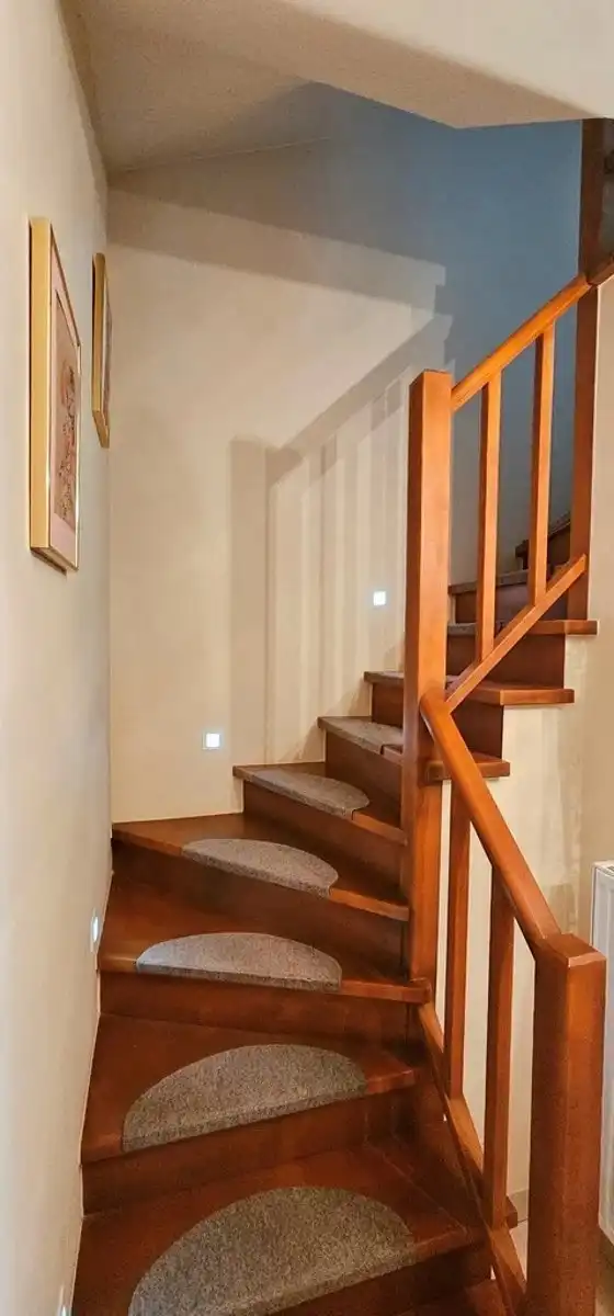 Ruime, recente, instapklare, energiezuinige half open bebouwing met degelijke en kwalitatieve afwerking en zonnepanelen, gelegen net buiten de grote ring van Hasselt. foto 16