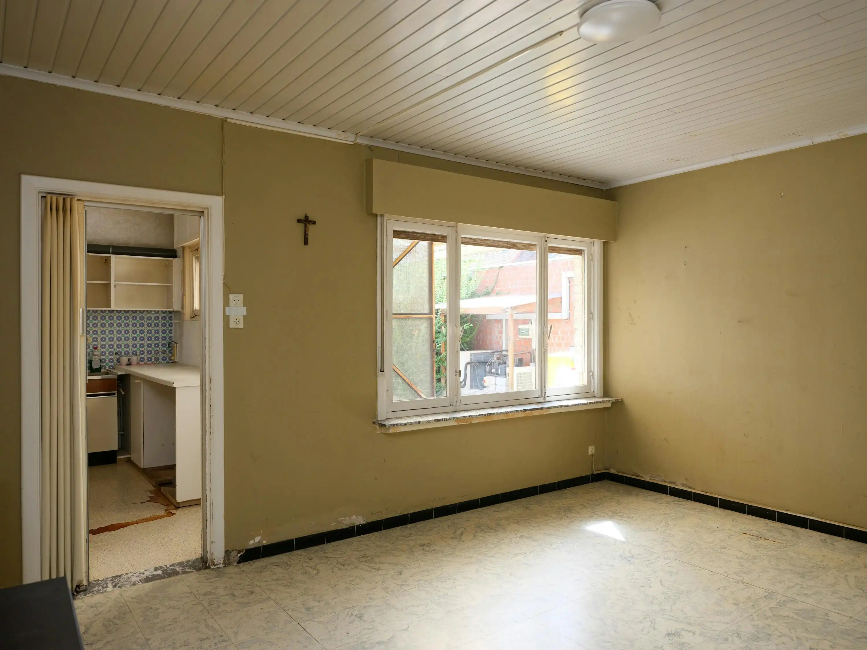 Huis te koop met veel potentieel en tuin te Wondelgem foto 7