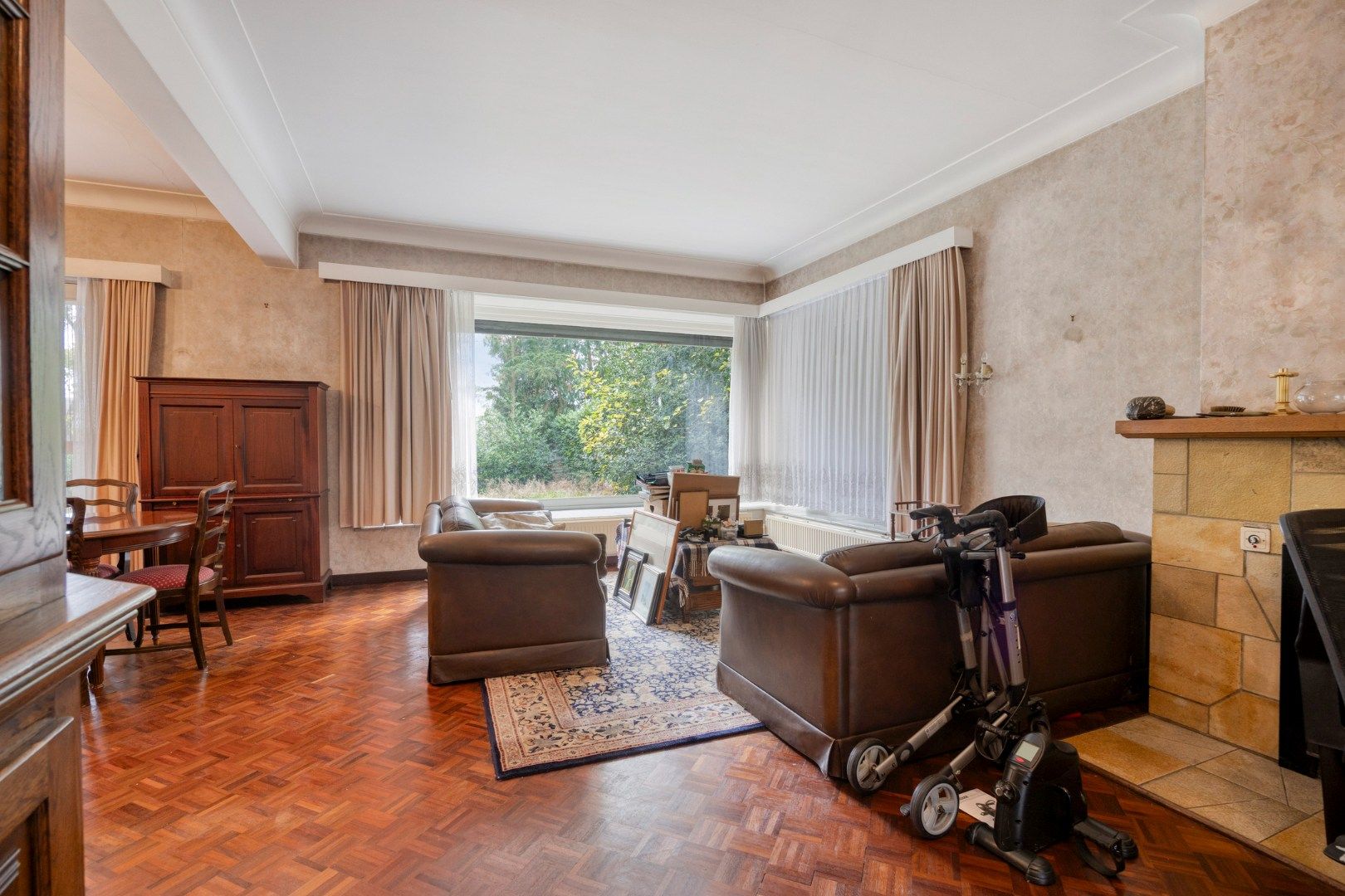 Ruime karaktervolle woning met 5 slaapkamers op een zonnig perceel van 12 are !  foto 4