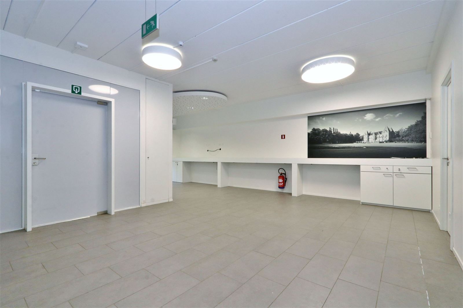 Handelsgelijkvloers te centrum Dworp foto 4