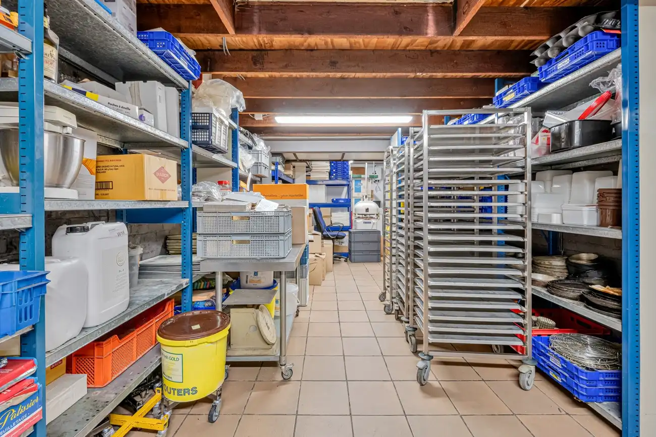 Strategisch gelegen handelspand met winkelruimte (bakkerij) met inpandige garage, grote werkruimte (ca. 145m²) en aangename tuin met open zicht in Ertvelde! foto 12
