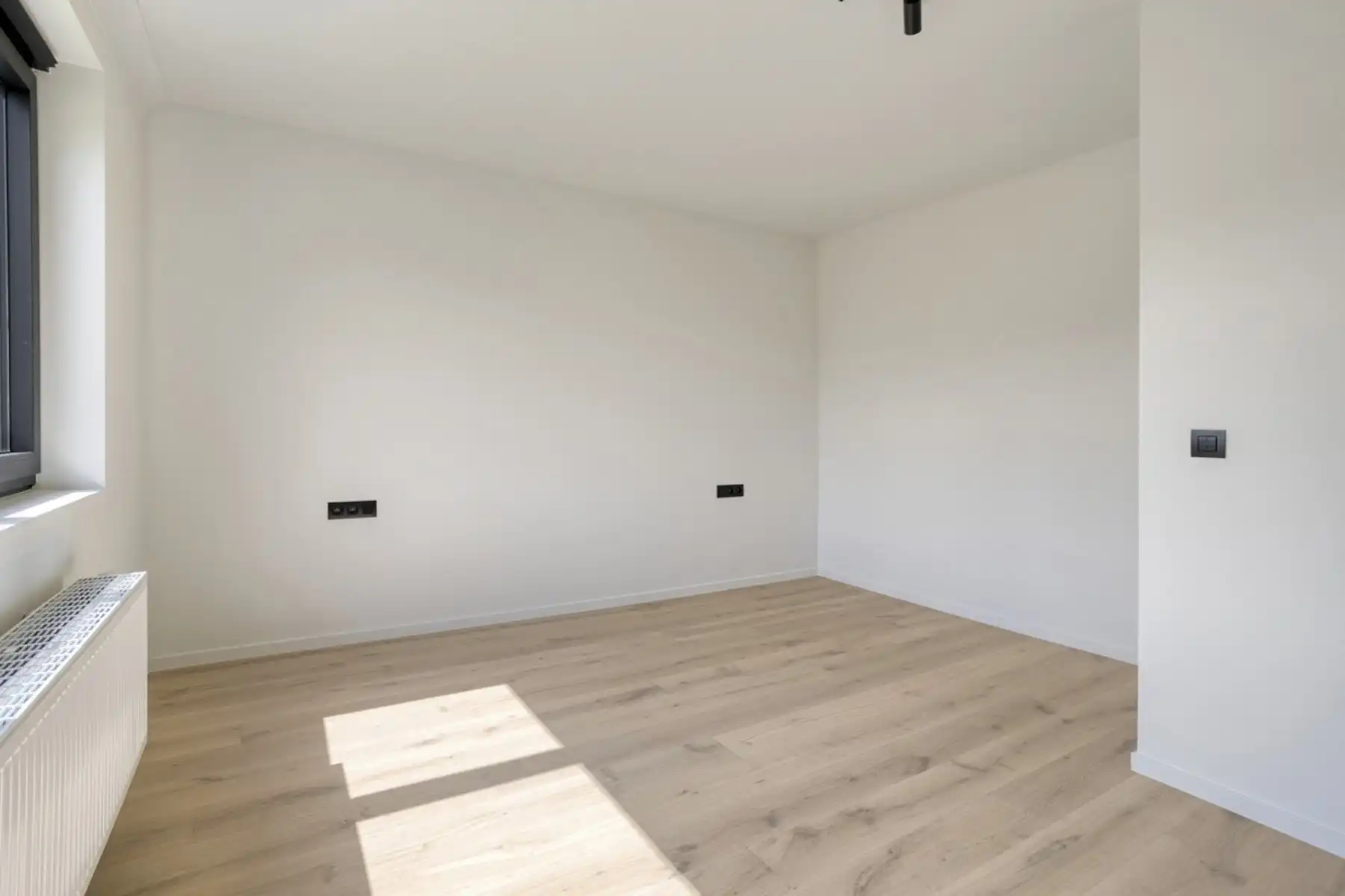Volledig gerenoveerde gezinswoning met tuin en garage foto 12