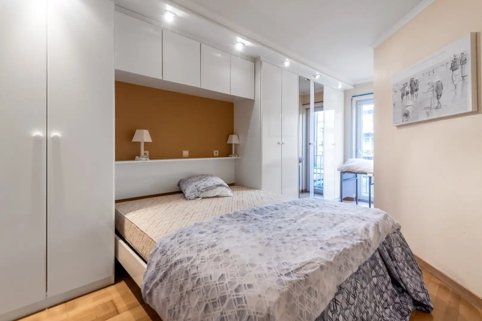 Aangenaam appartement met twee slpks gelegen op de Parmentierlaan vlakbij de Bayauxlaan. Parking mogelijk! foto 9