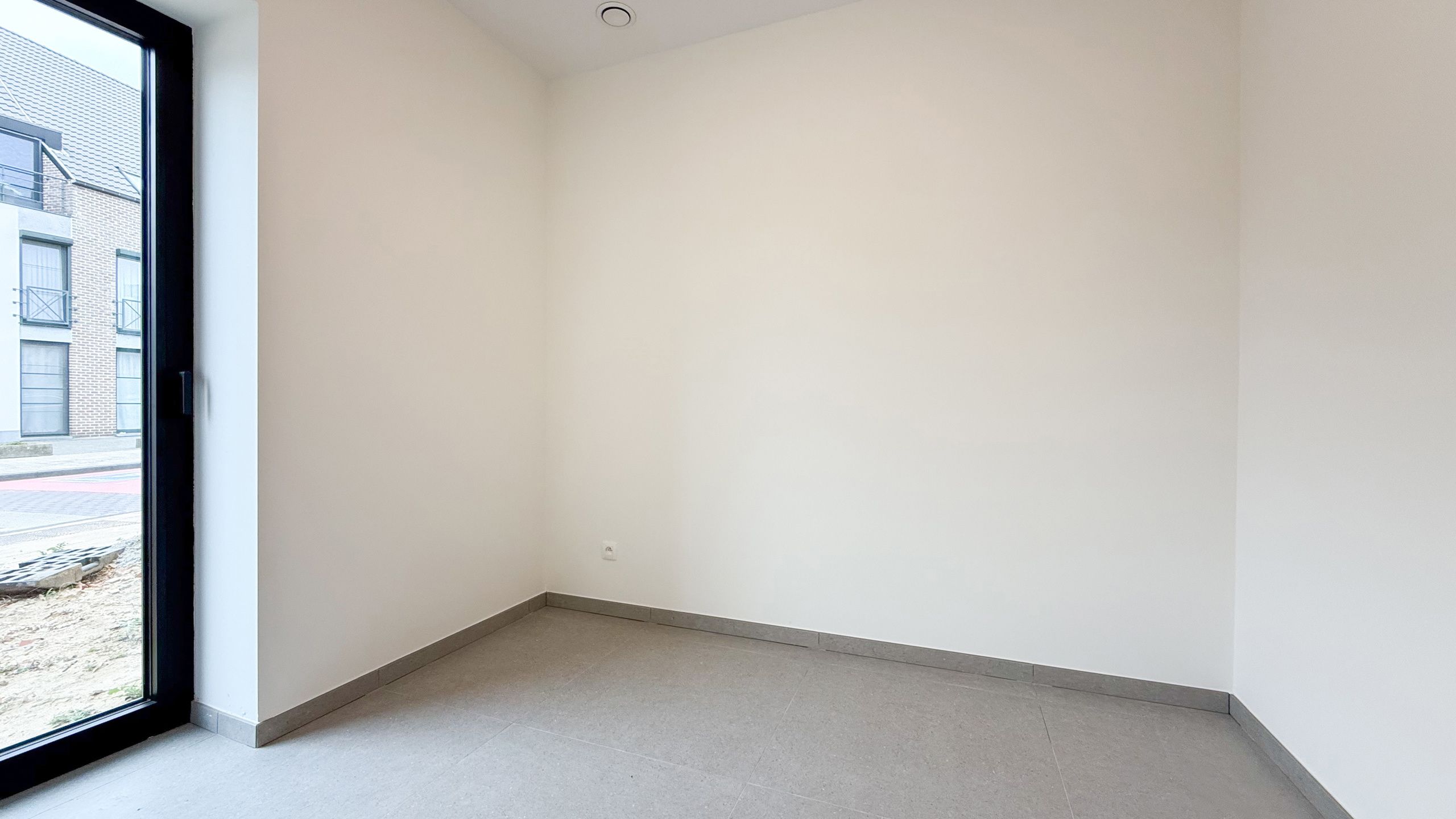 Nieuwbouwappartement met 3 slaapkamers en tuin! foto 26
