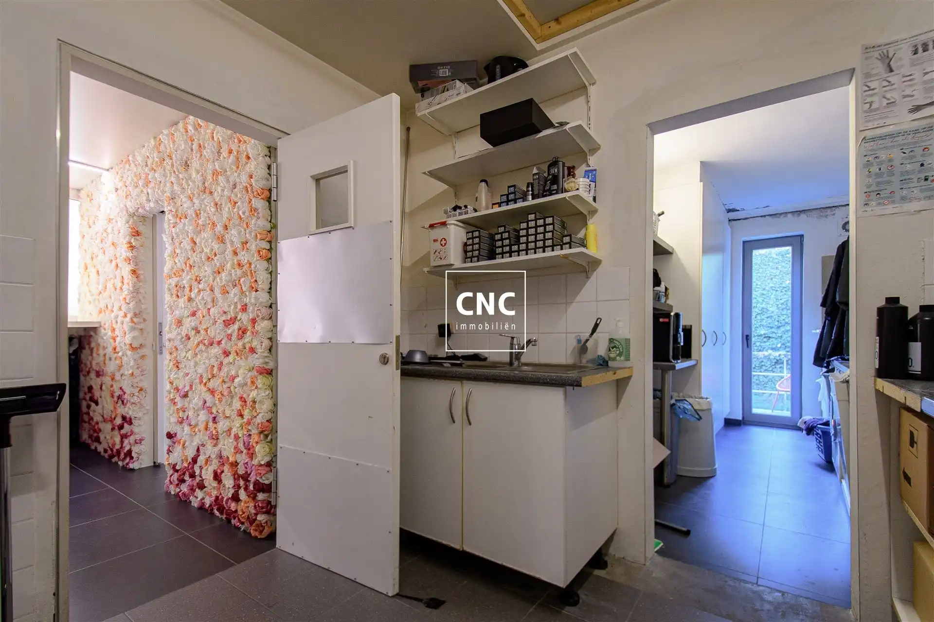 Exclusieve Commerciële Ruimte te Huur op Toplocatie in de Lippenslaan foto 11