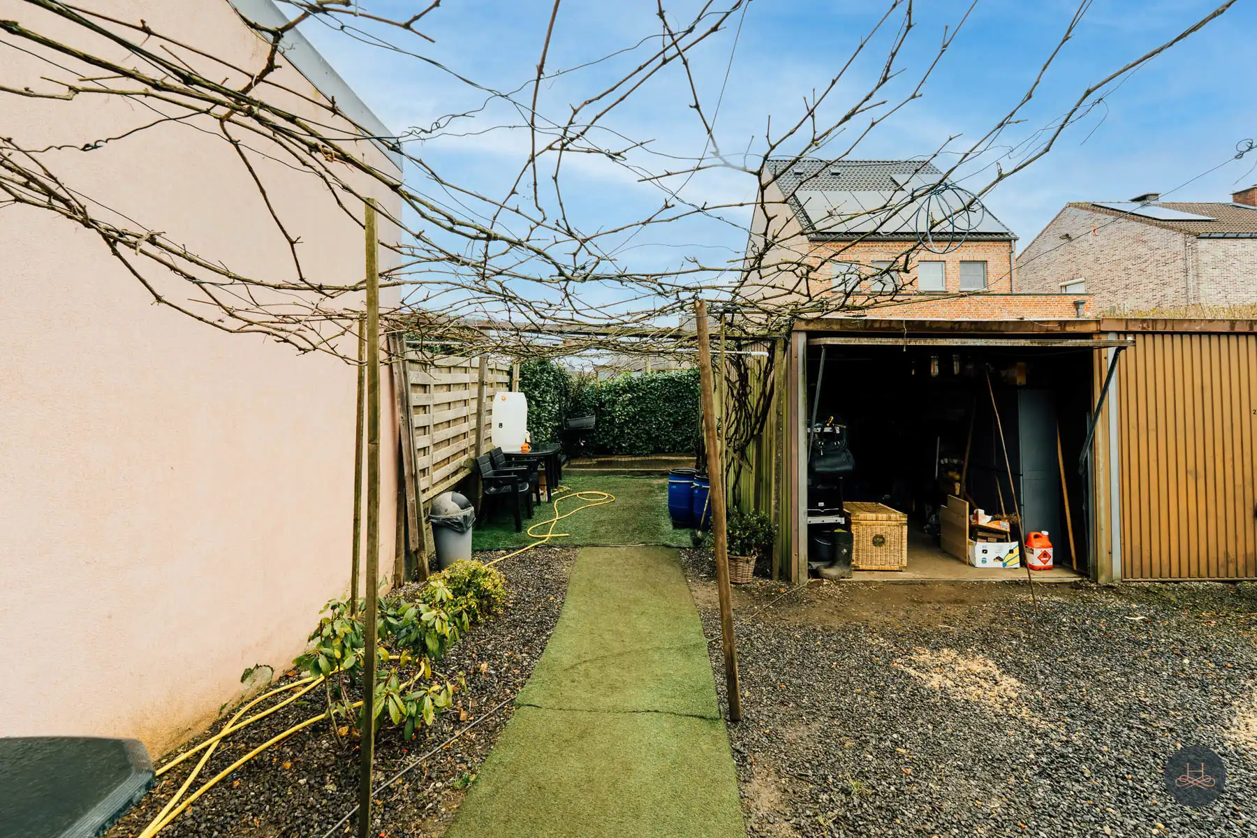 Ruim appartement met grote tuin & garage foto 21