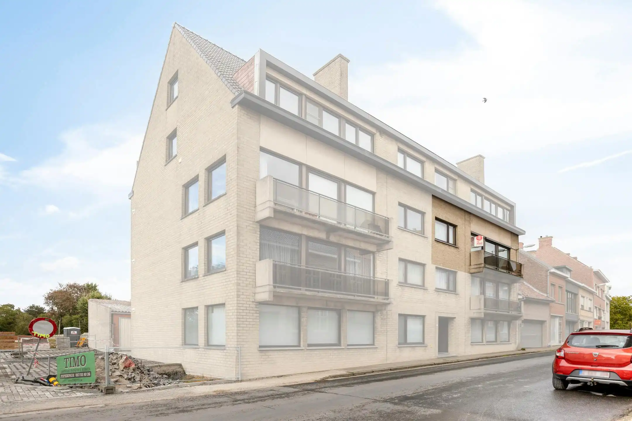 Instapklaar 2-kamerappartement in hartje Poperinge foto 3